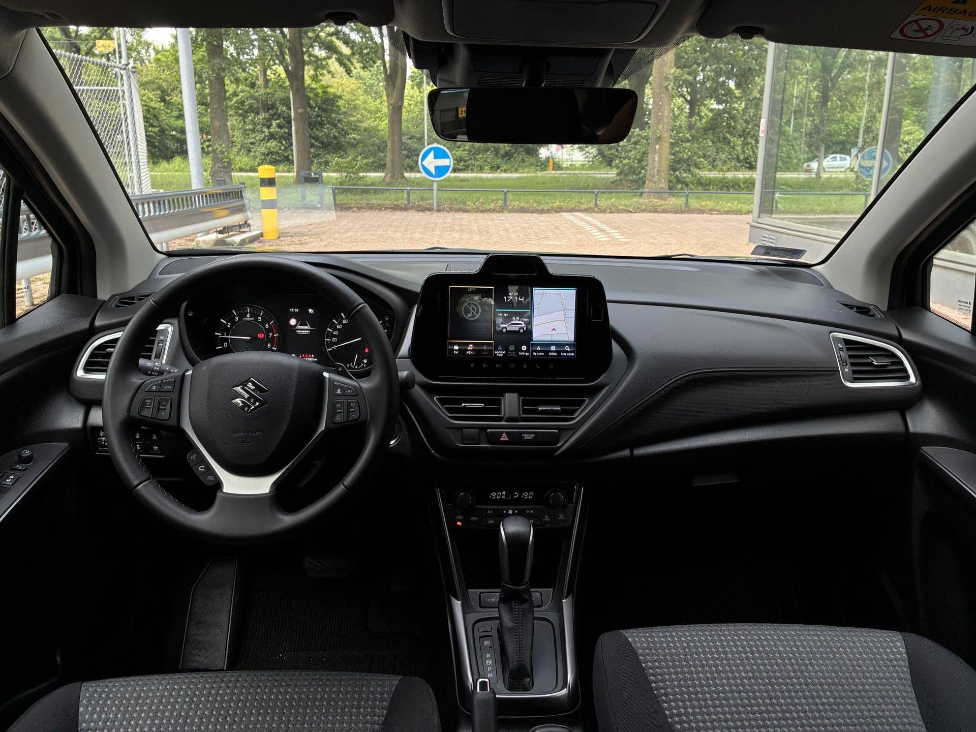 Suzuki S-Cross met kenteken KKT-35-F – interieur
