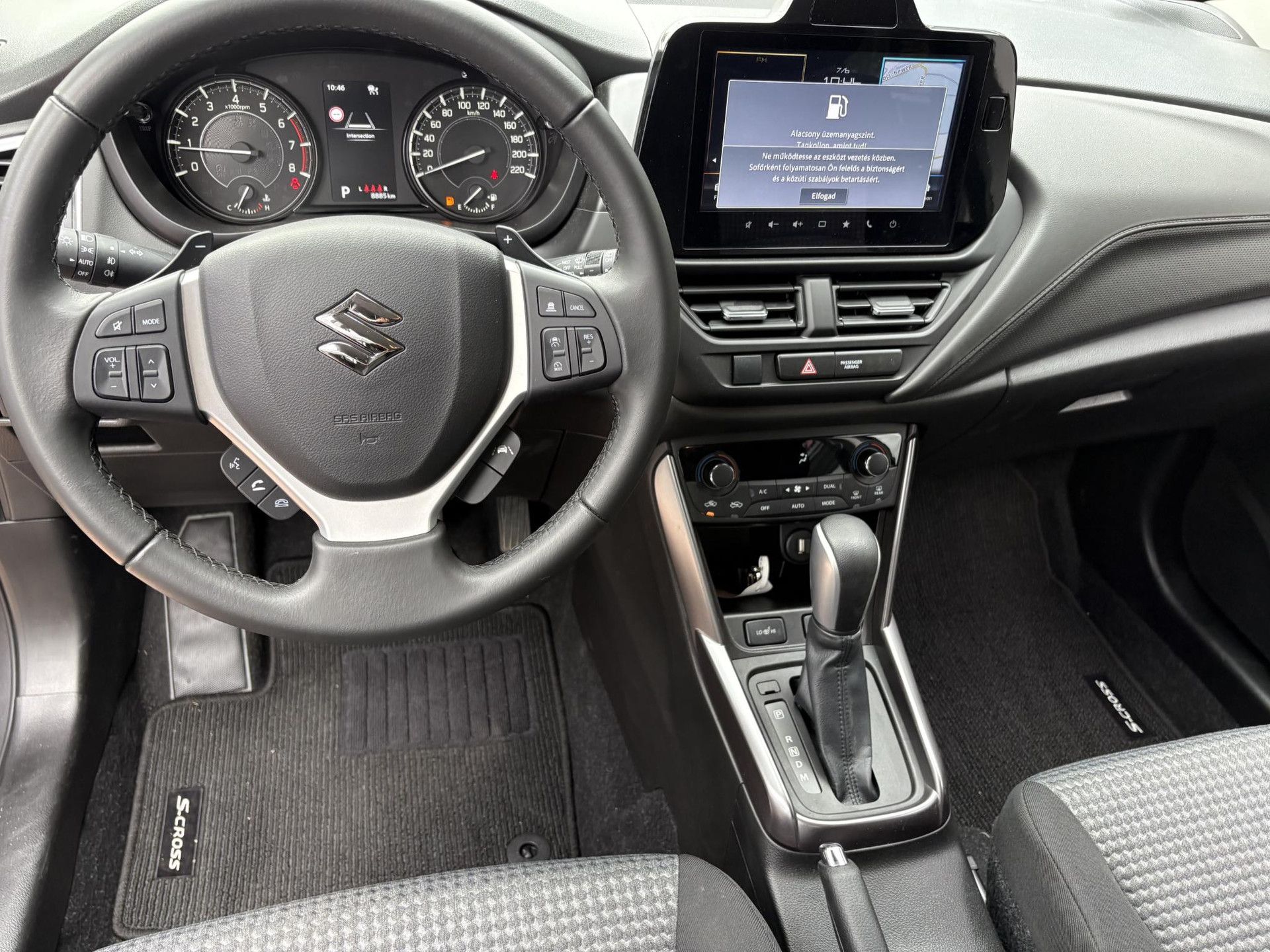 Suzuki S-Cross met kenteken KLT-40-D – dashboard