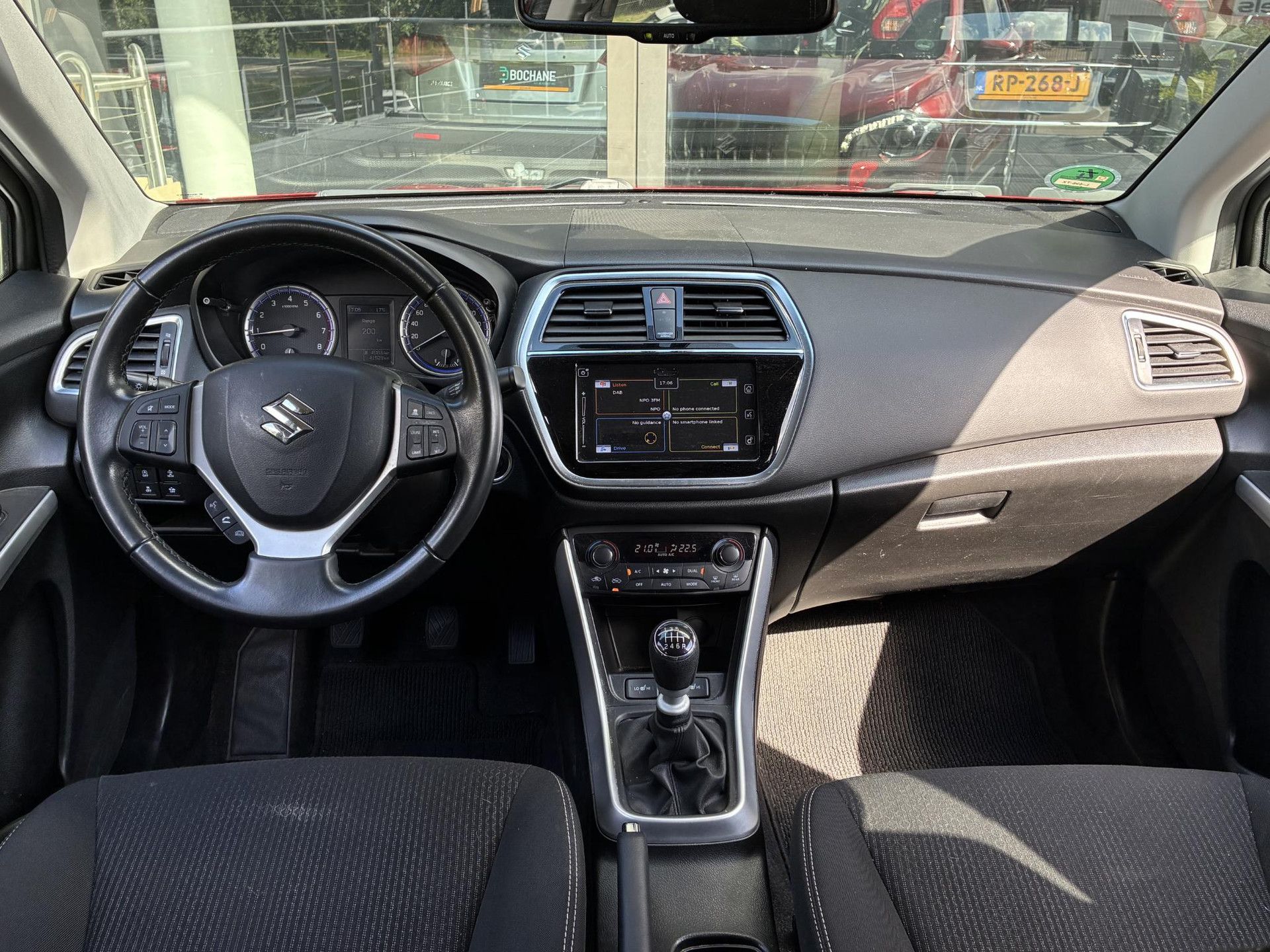 Suzuki S-Cross met kenteken L-496-TX – interieur