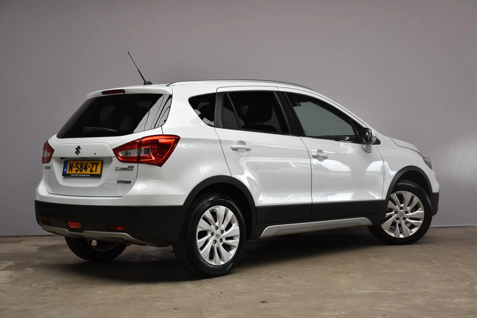 Suzuki S-Cross met kenteken N-584-ZT – detailfoto