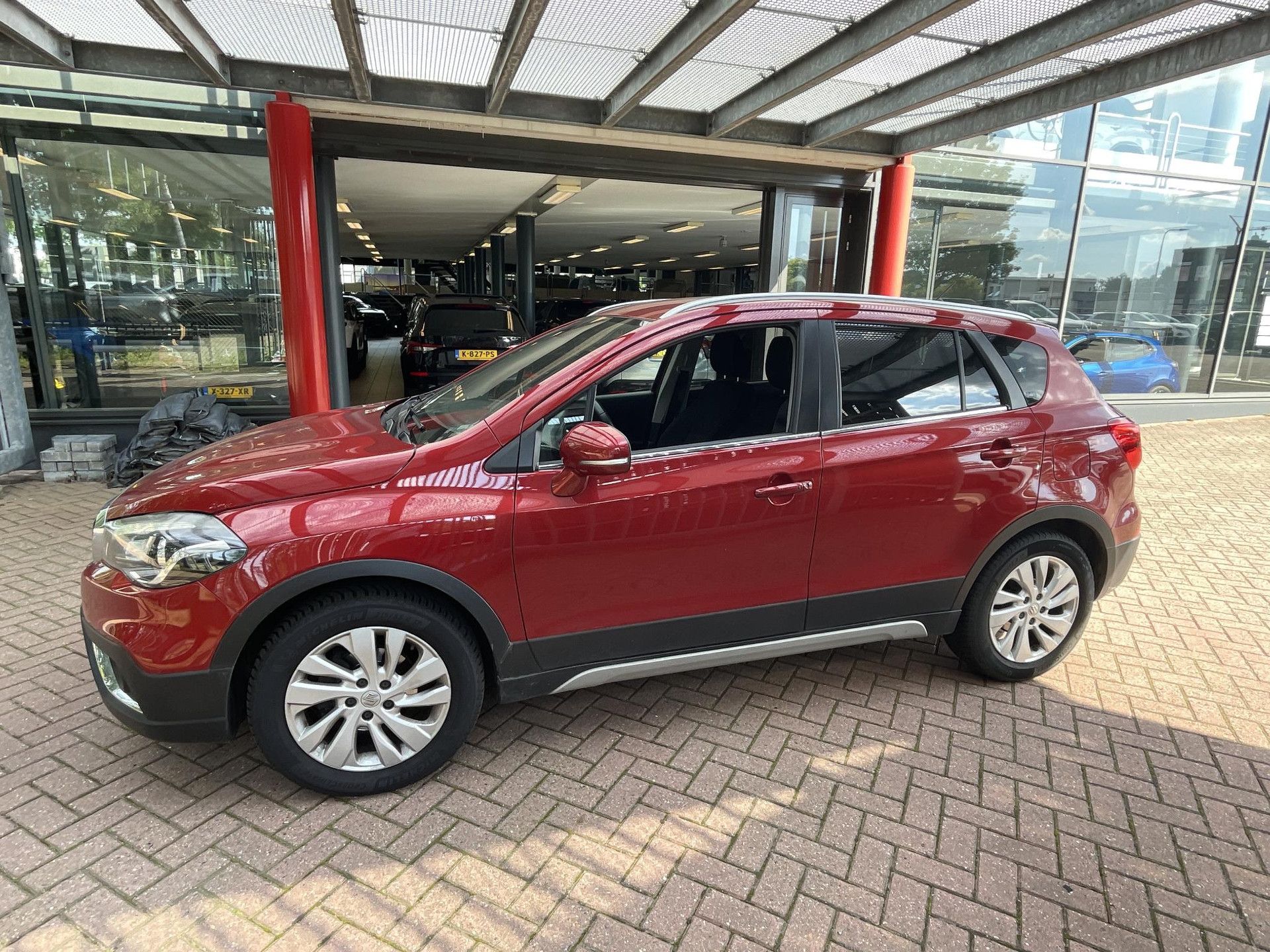 Suzuki S-Cross met kenteken XS-394-J – detailfoto