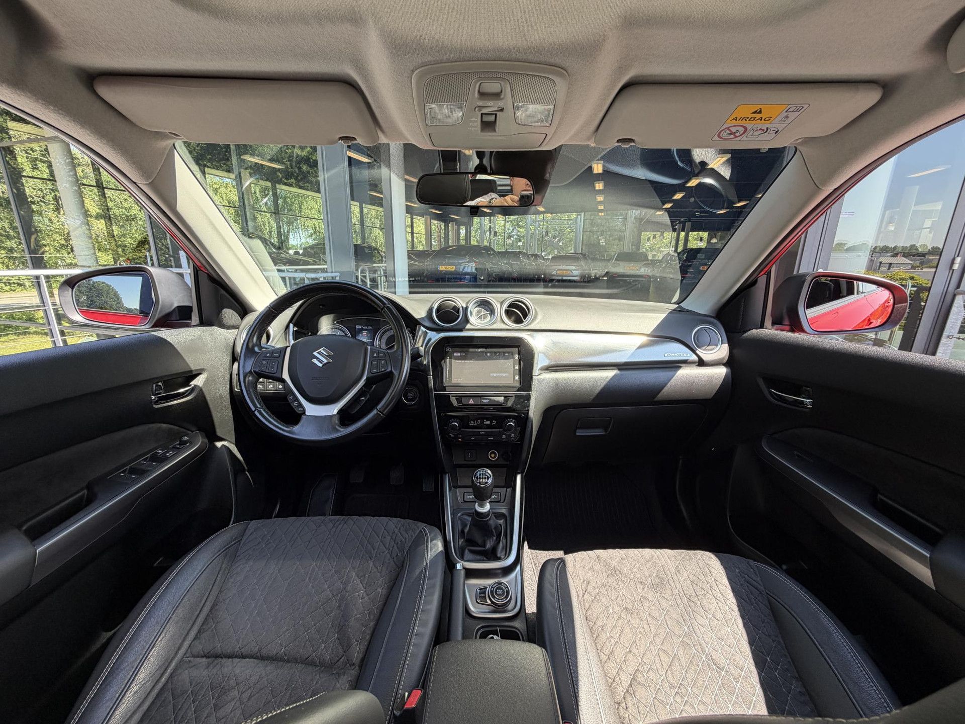 Suzuki Vitara met kenteken KRH-45-N – interieur