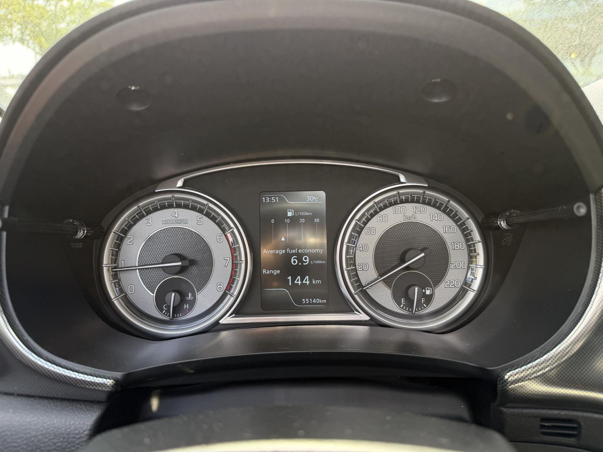 Suzuki Vitara met kenteken KRH-39-N – detailfoto