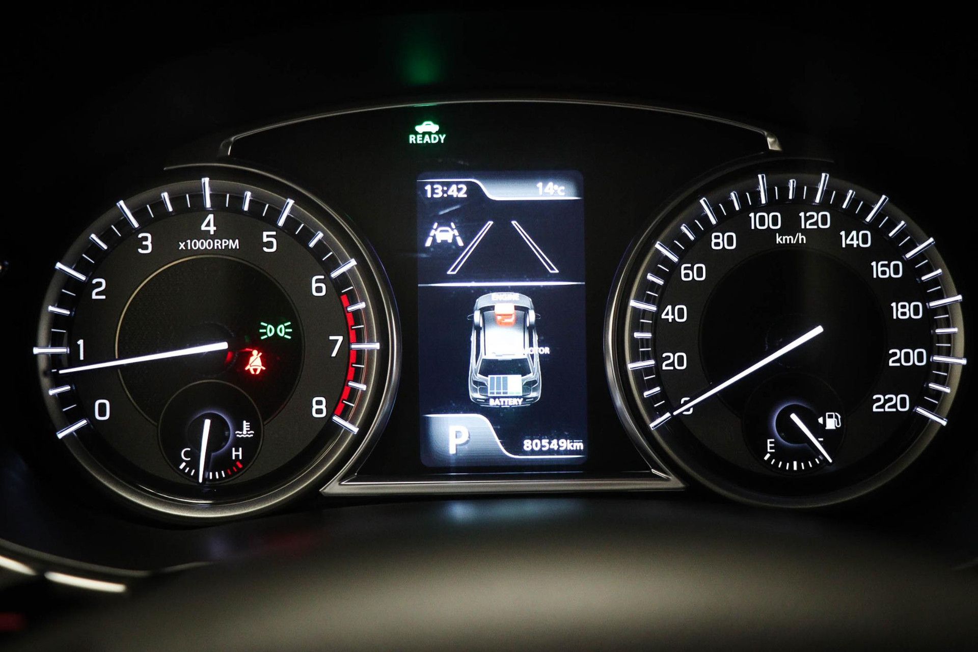 Suzuki Vitara met kenteken JJG-08-V – dashboard