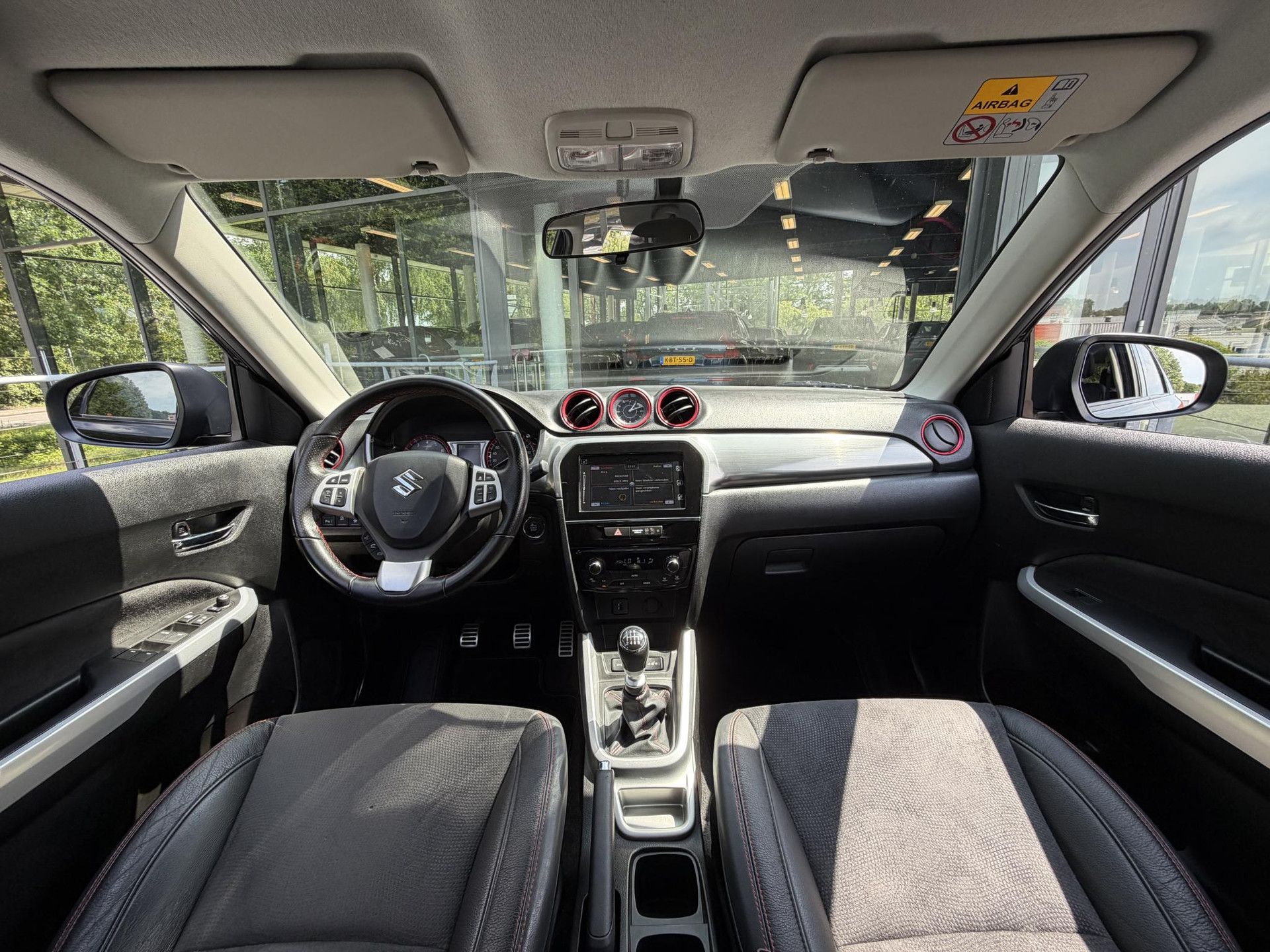 Suzuki Vitara met kenteken KJG-39-V – interieur