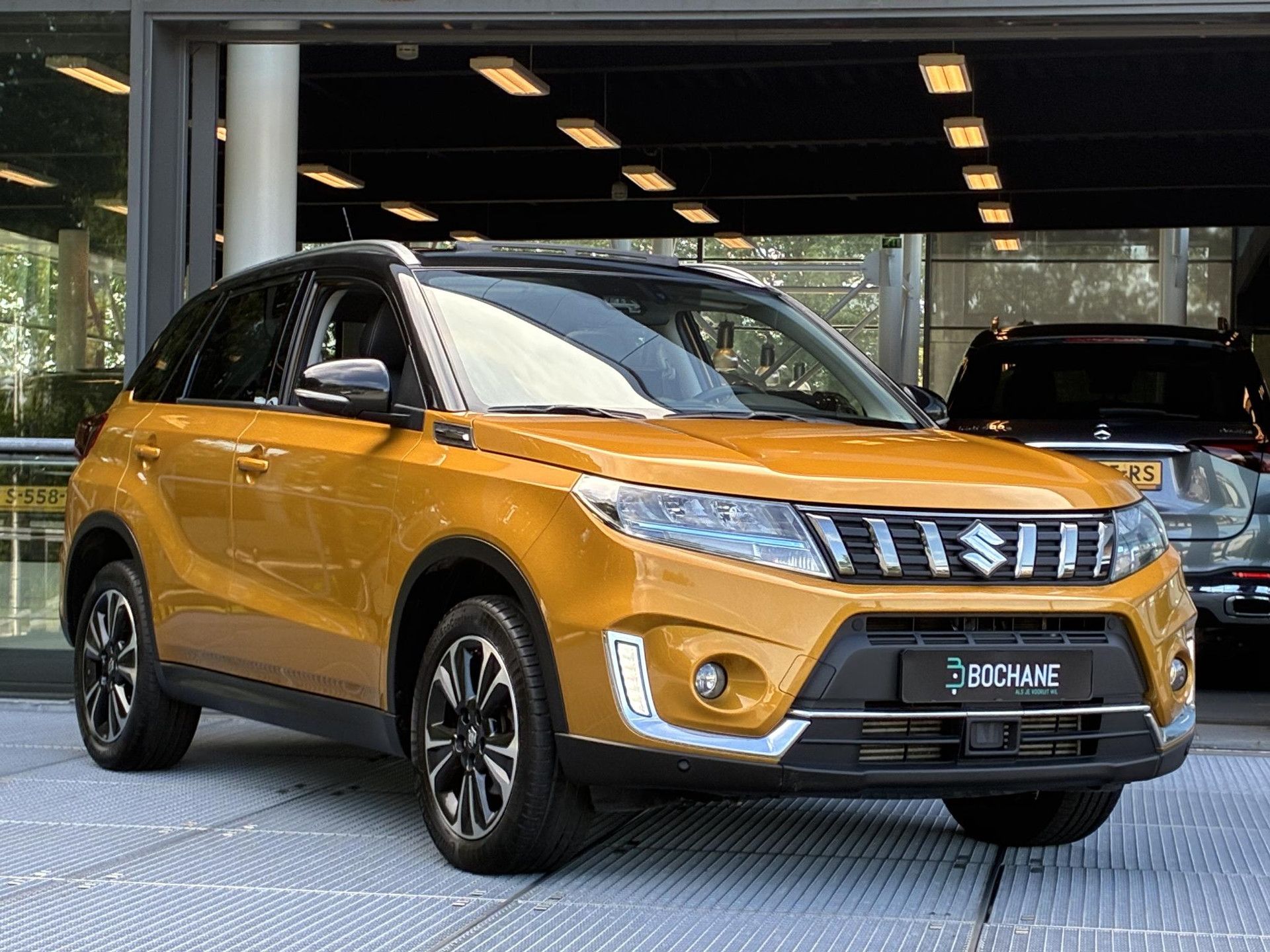 Suzuki Vitara met kenteken KJK-09-P – detailfoto