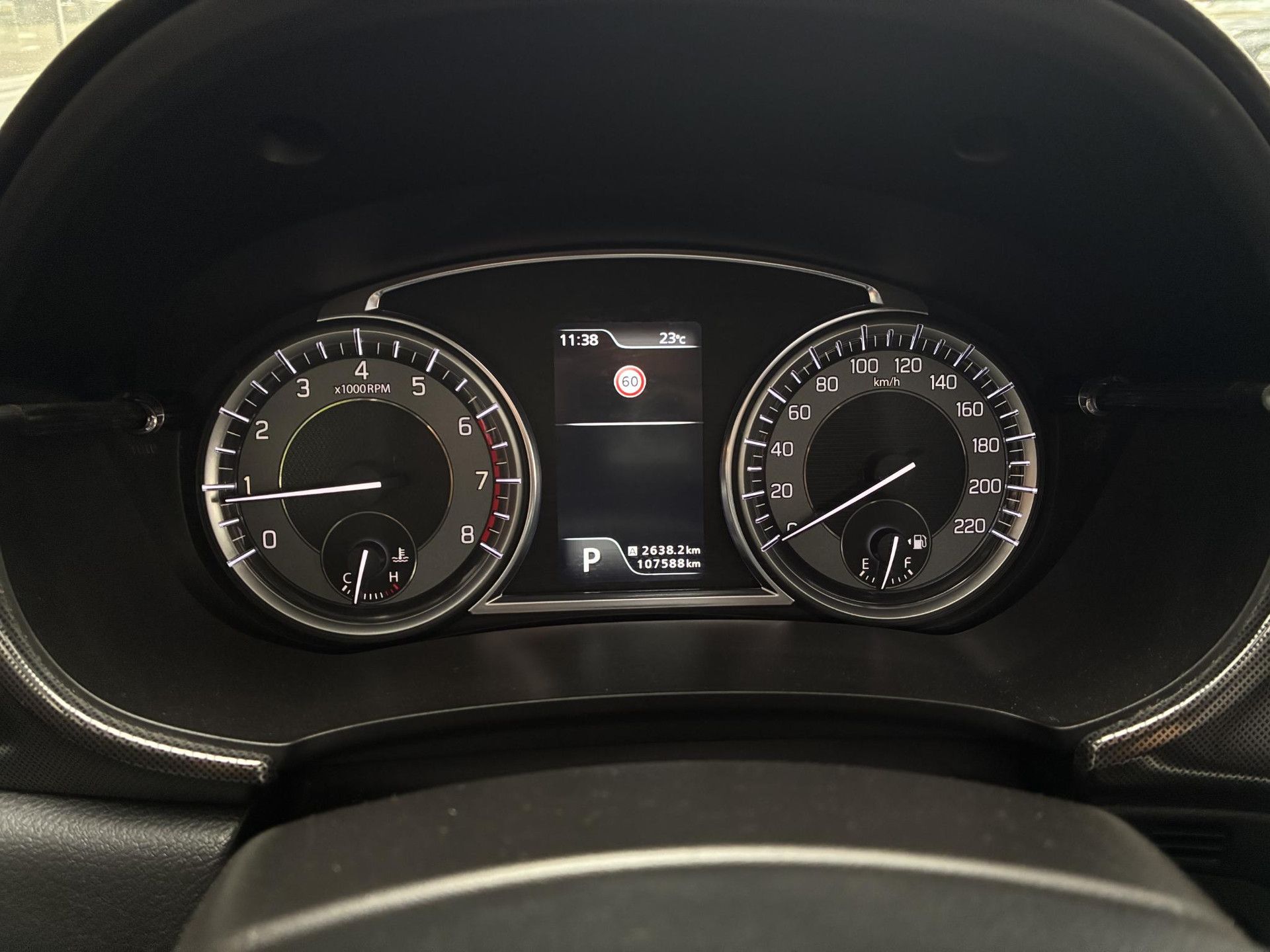 Suzuki Vitara met kenteken KJX-49-F – interieur