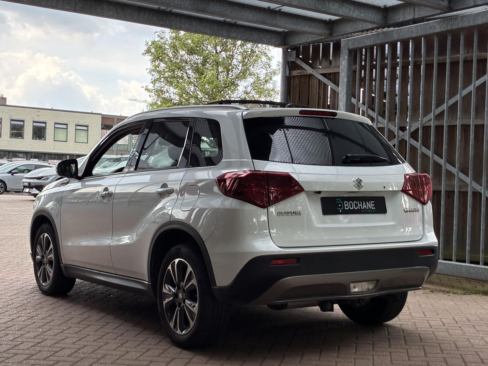 Suzuki Vitara met kenteken KJX-49-F – detailfoto