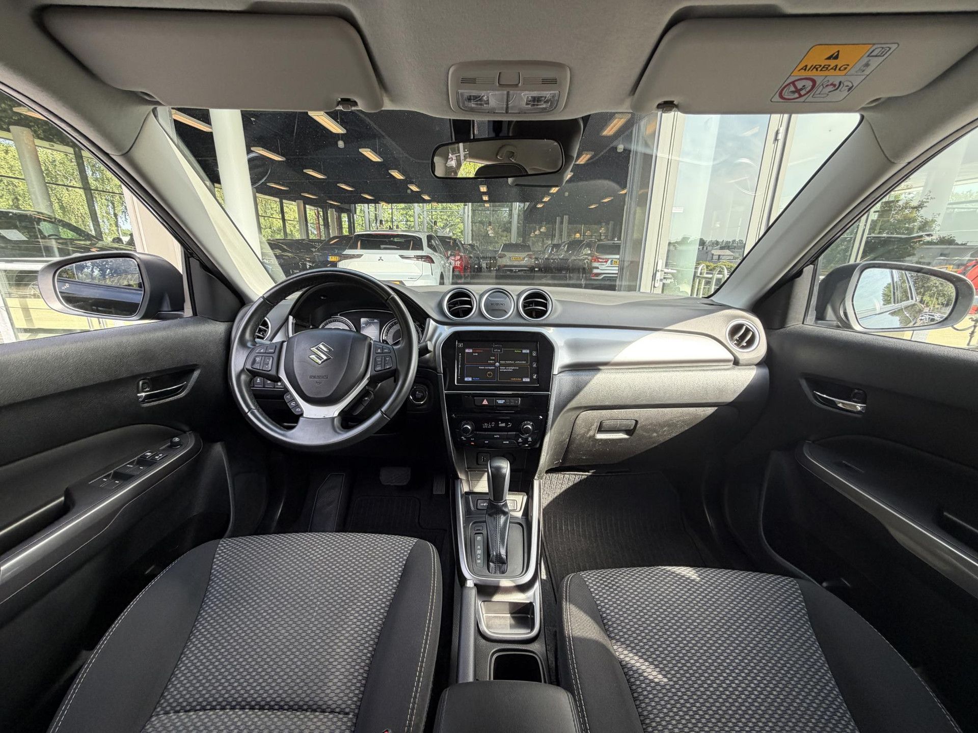 Suzuki Vitara met kenteken KLZ-75-K – interieur