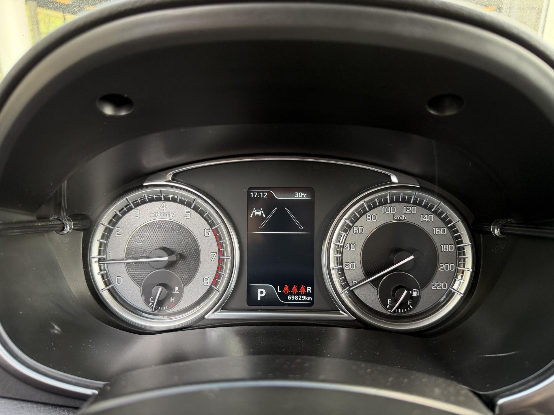 Suzuki Vitara met kenteken KLZ-75-K – dashboard