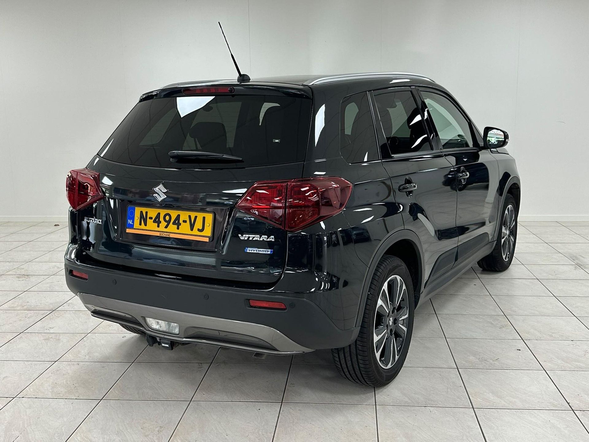 Suzuki Vitara met kenteken N-494-VJ – achteraanzicht