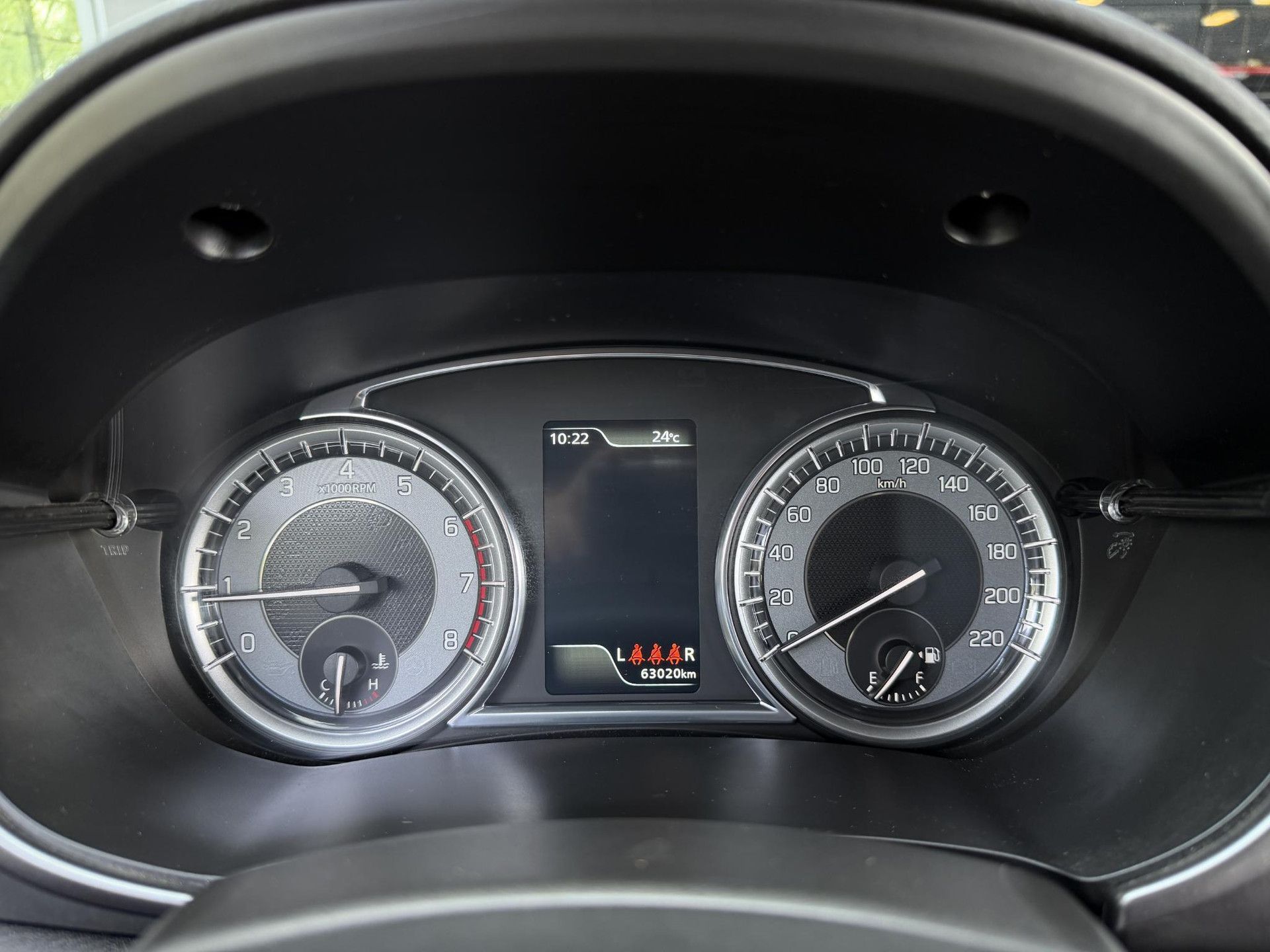 Suzuki Vitara met kenteken S-093-RP – dashboard