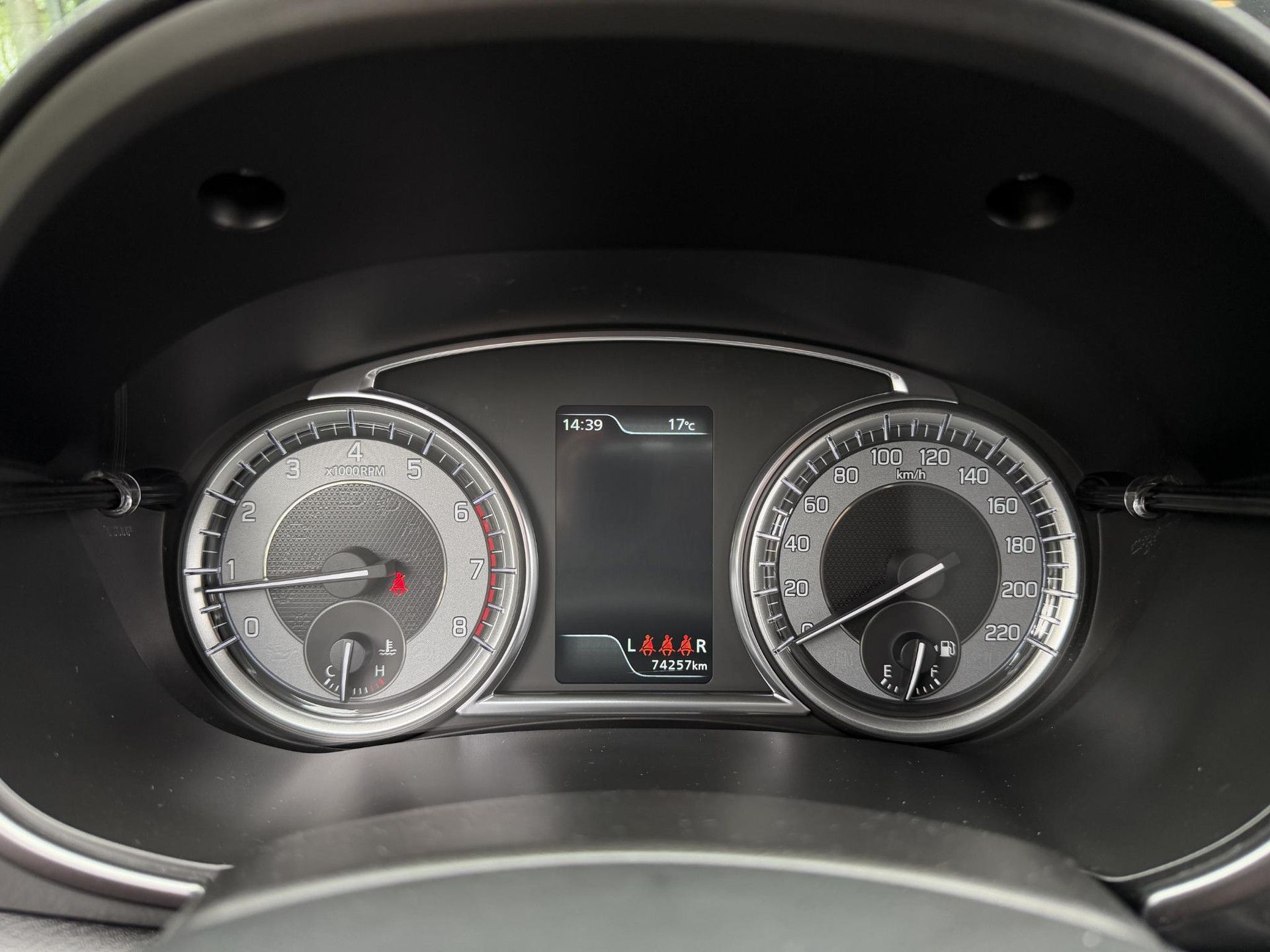 Suzuki Vitara met kenteken S-324-FN – dashboard