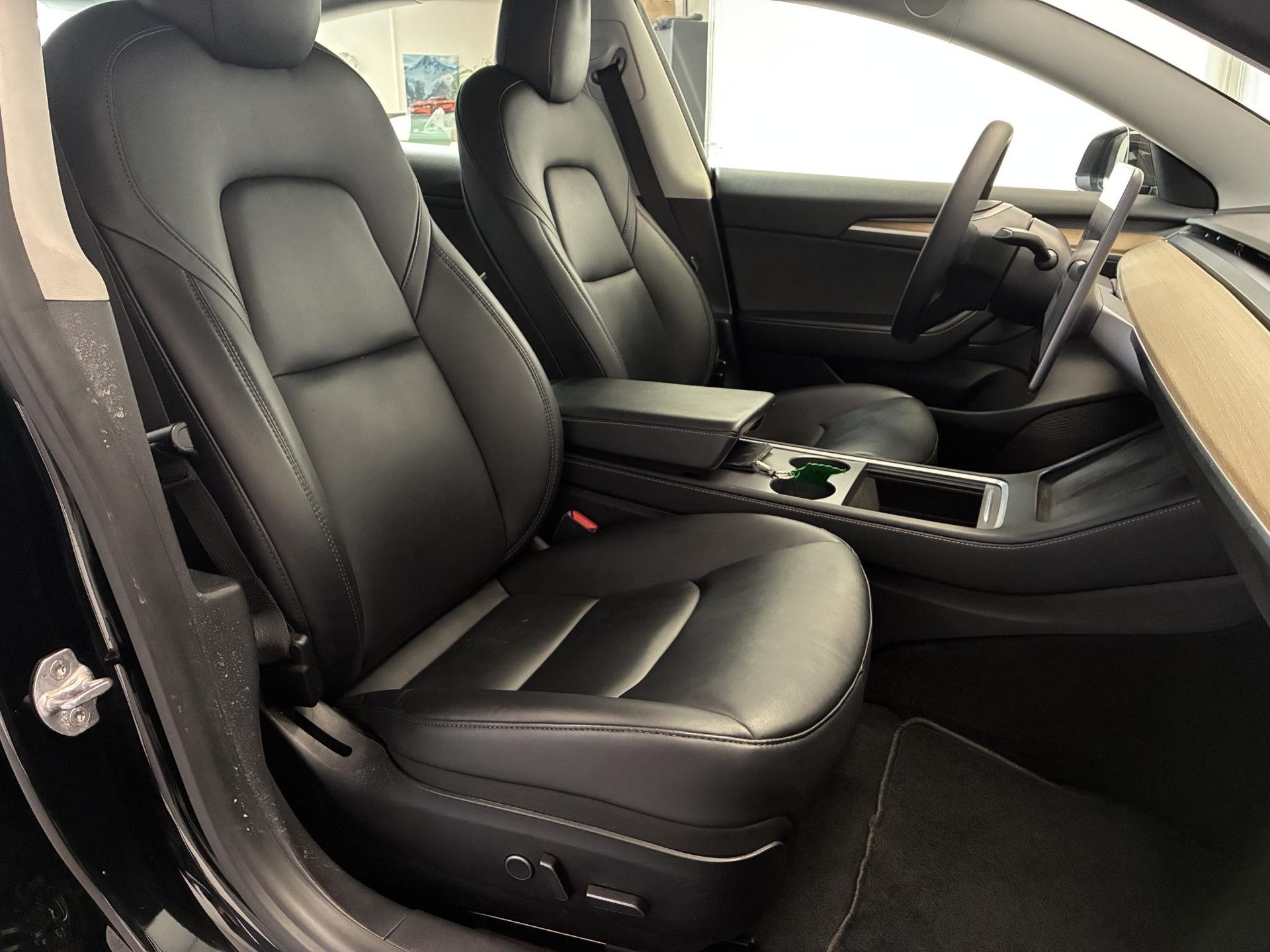 Tesla Model3 met kenteken L-462-JB – dashboard
