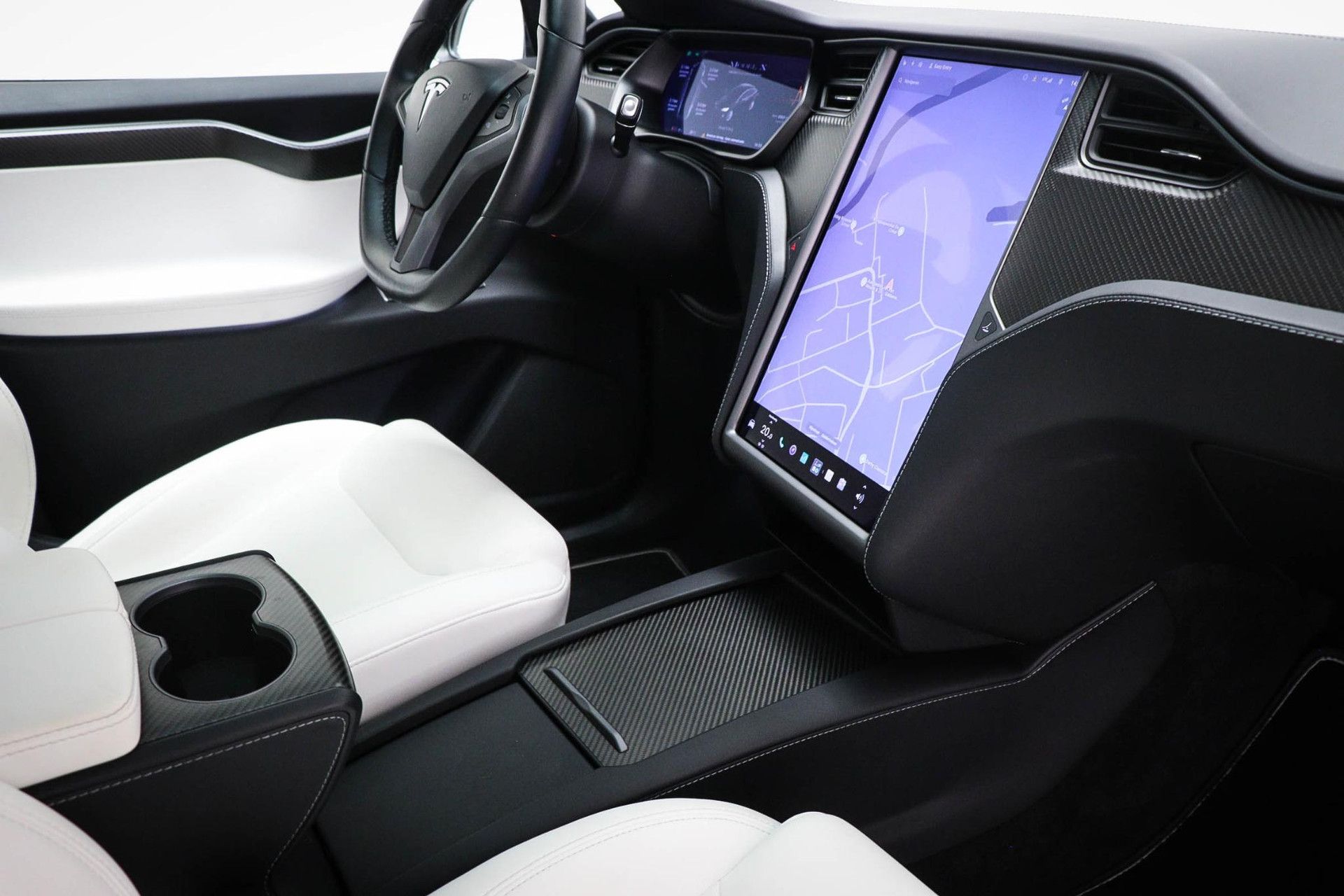 Tesla ModelX met kenteken J-692-PH – interieur