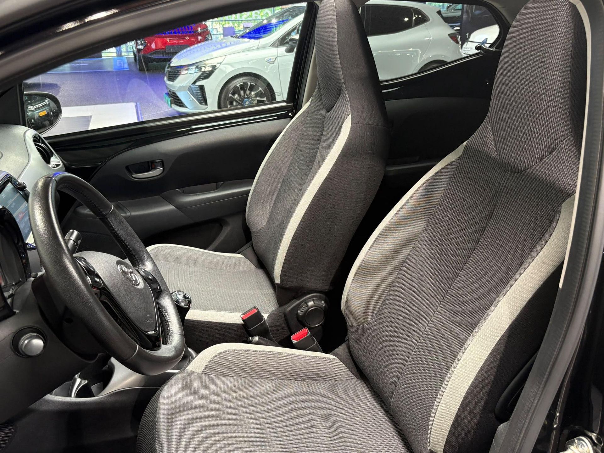 Toyota Aygo met kenteken L-764-SP – detailfoto