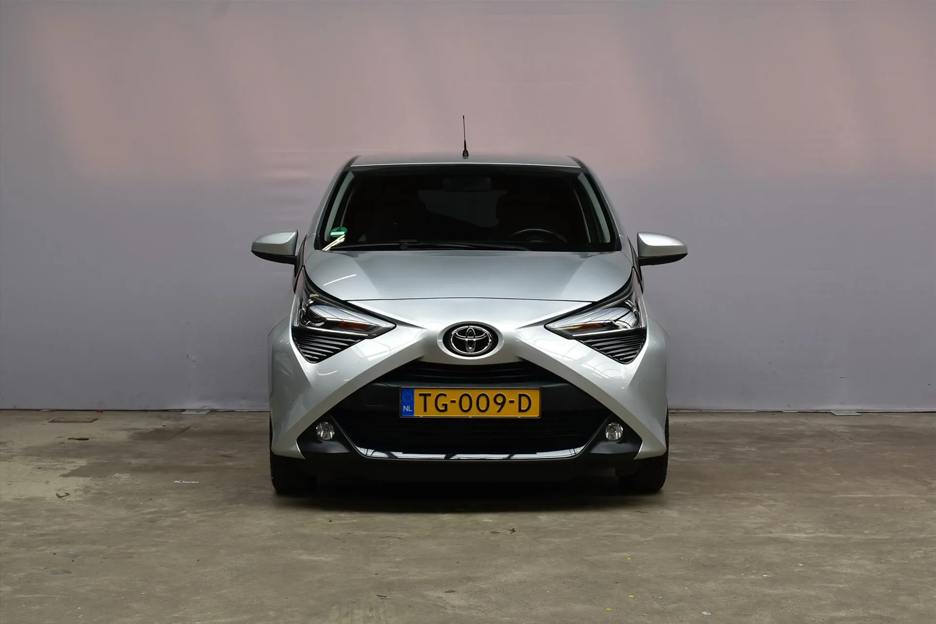 Toyota Aygo met kenteken TG-009-D – achteraanzicht