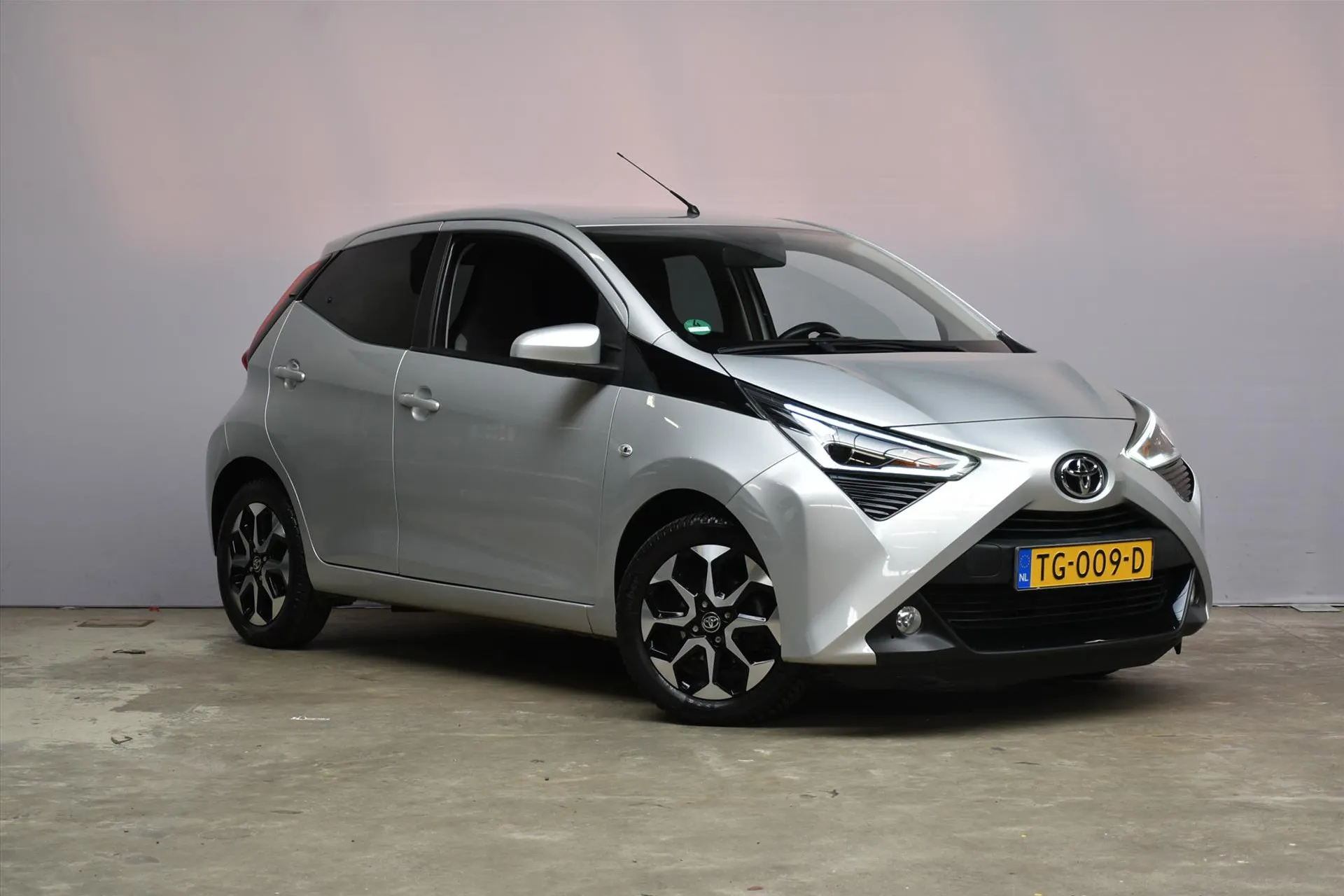 Toyota Aygo met kenteken TG-009-D – interieur
