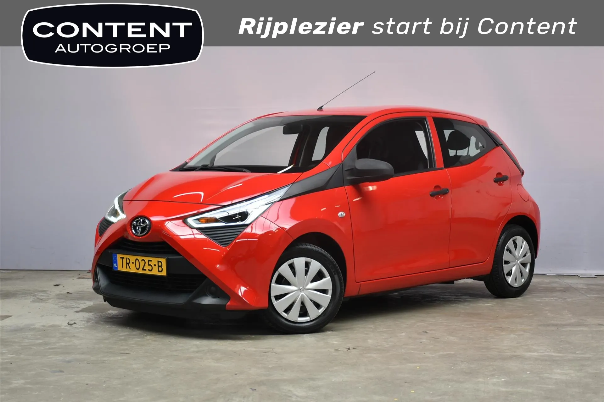 Toyota Aygo met kenteken TR-025-B – vooraanzicht