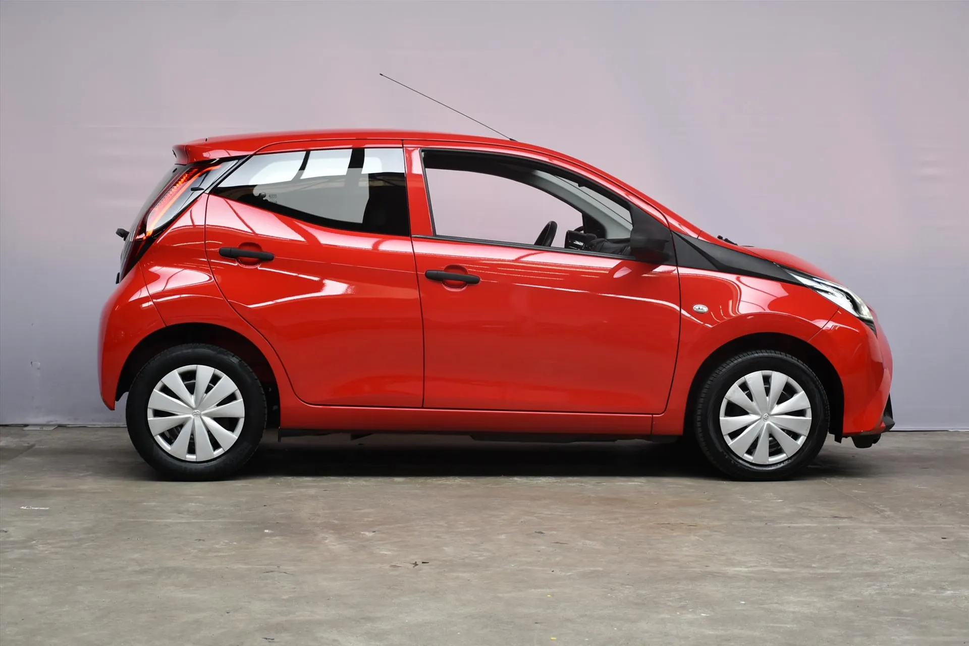 Toyota Aygo met kenteken TR-025-B – dashboard