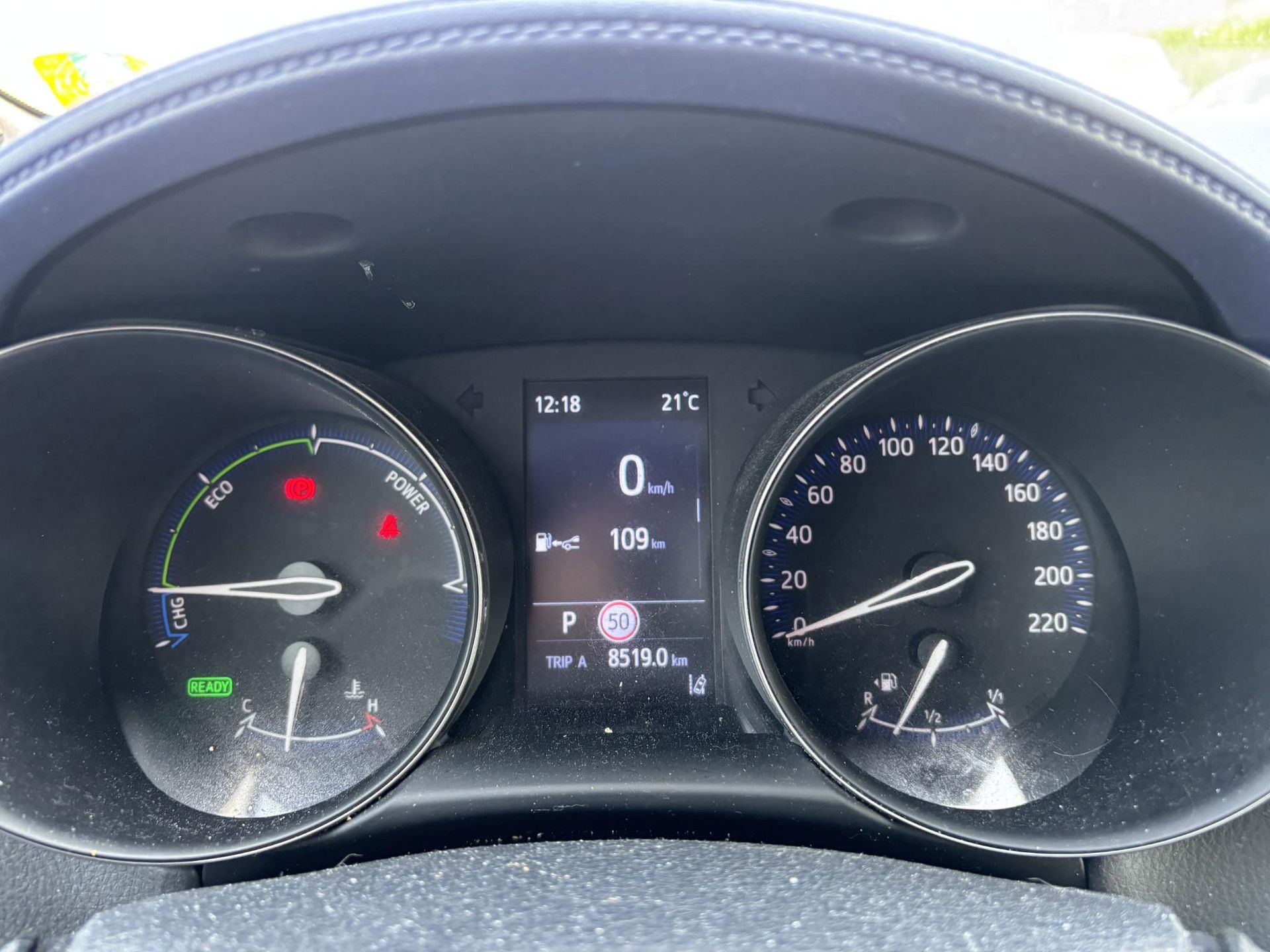 Toyota C-HR met kenteken X-474-FB – dashboard