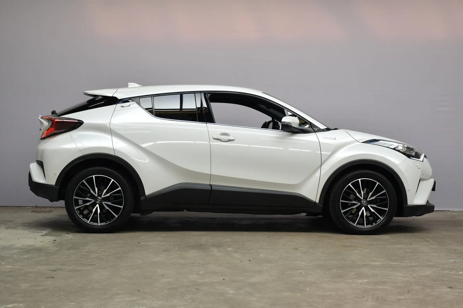 Toyota C-HR met kenteken XR-523-X – dashboard