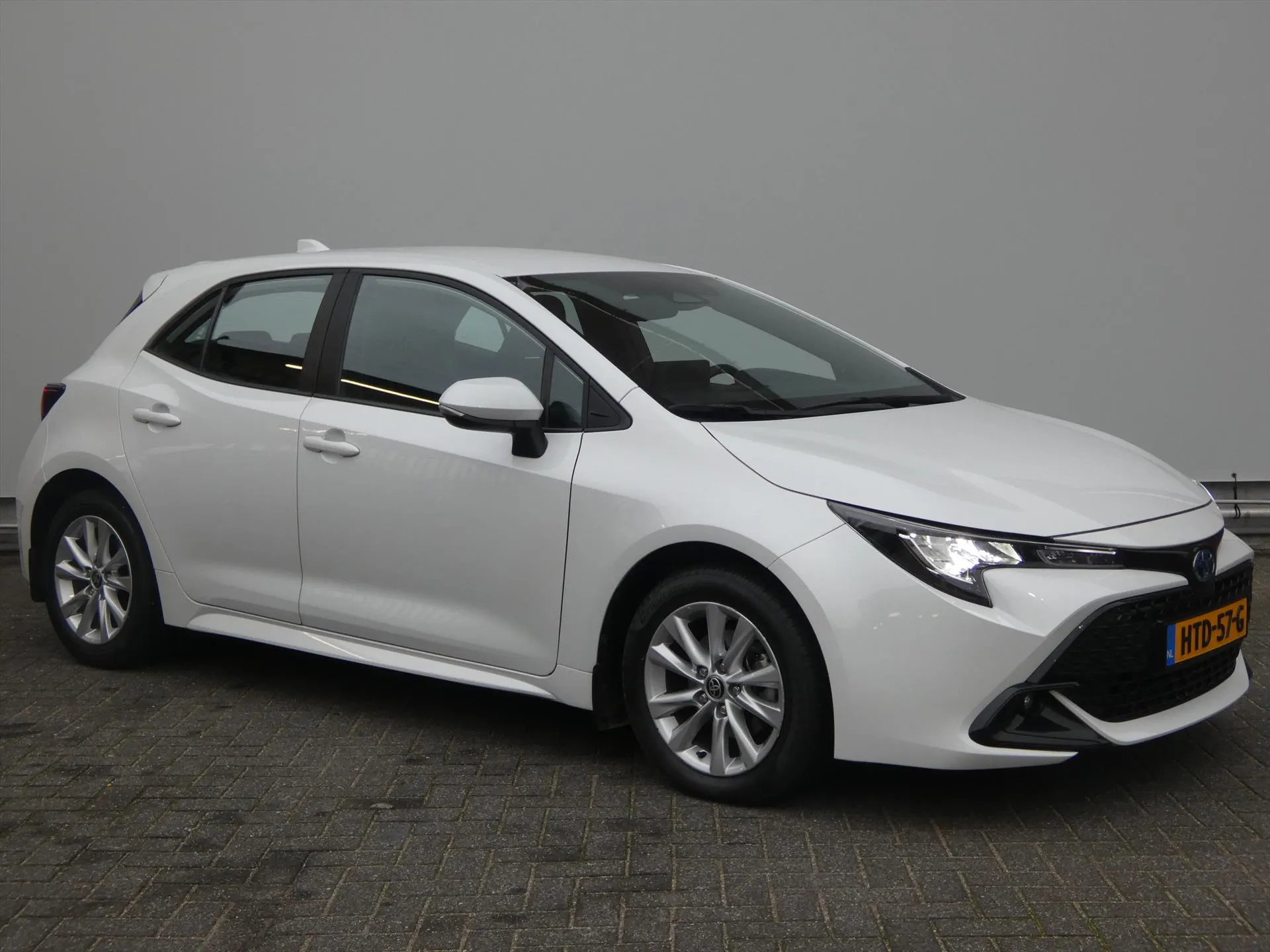 Toyota Corolla met kenteken HTD-57-G – interieur