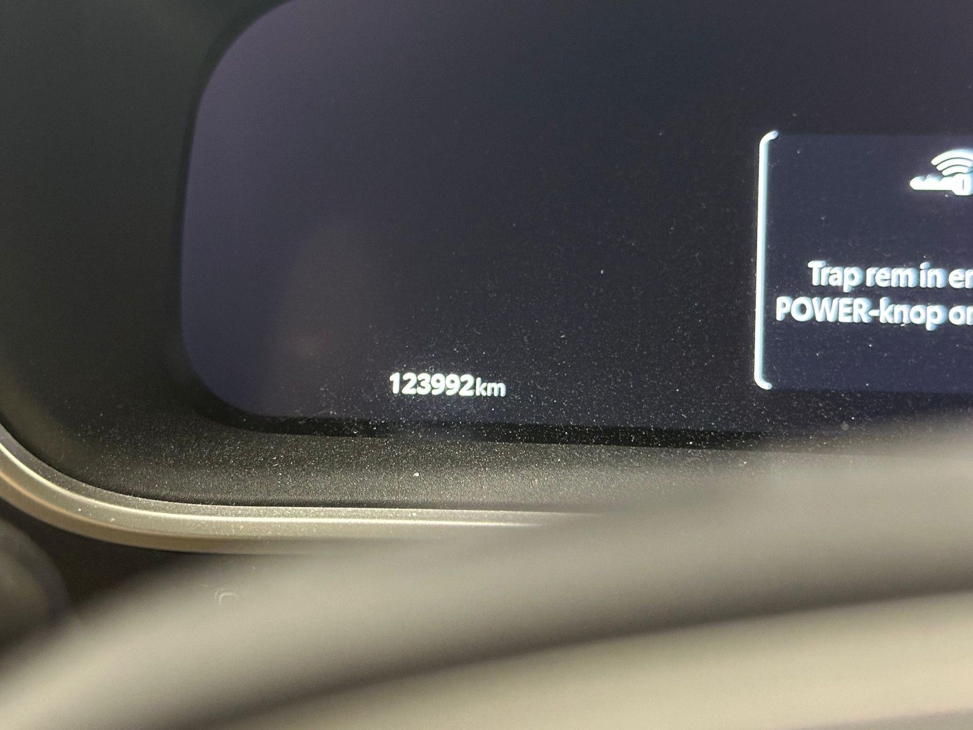 Toyota CorollaCross met kenteken R-117-RH – dashboard