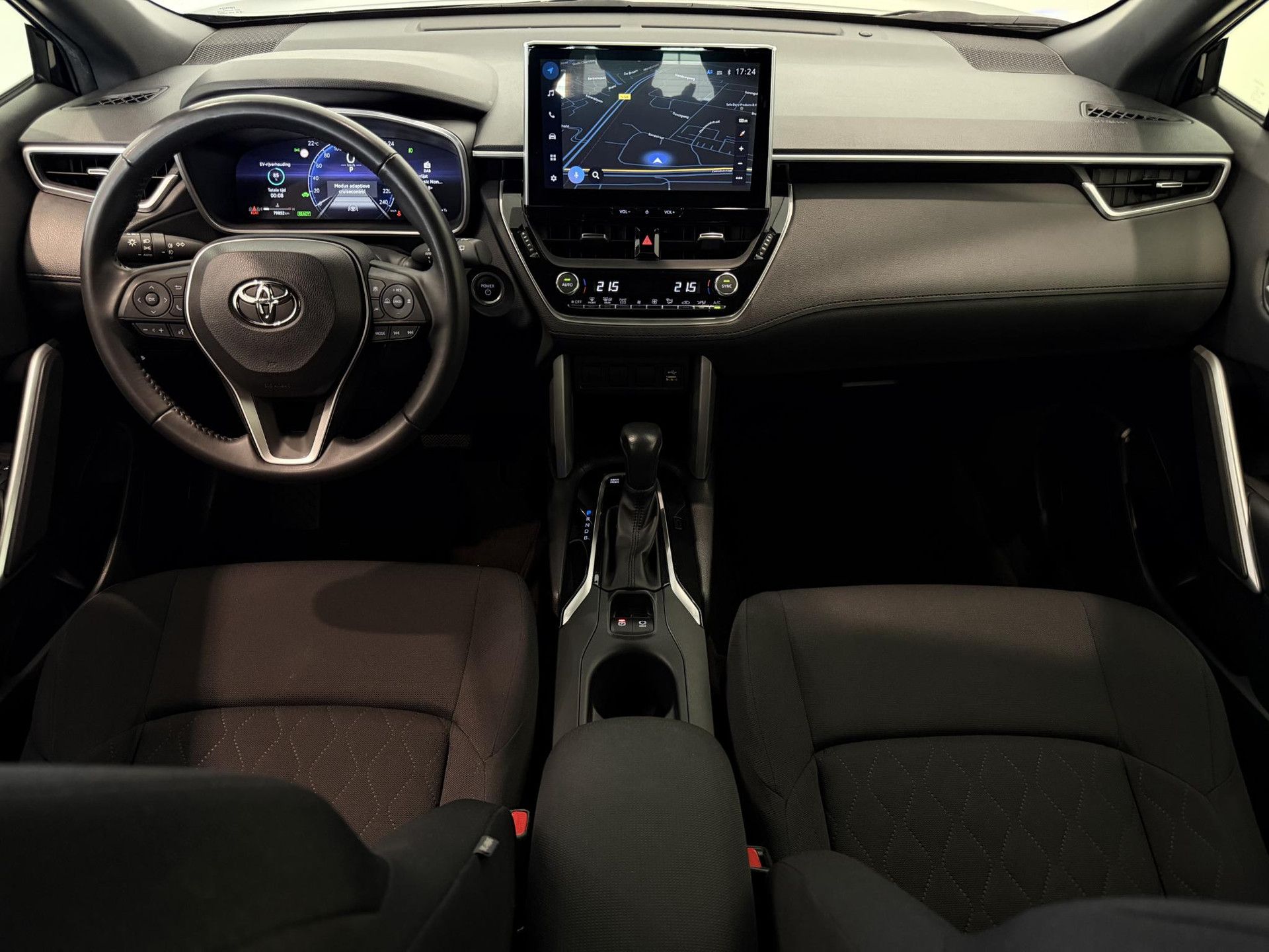Toyota CorollaCross met kenteken S-742-KP – interieur
