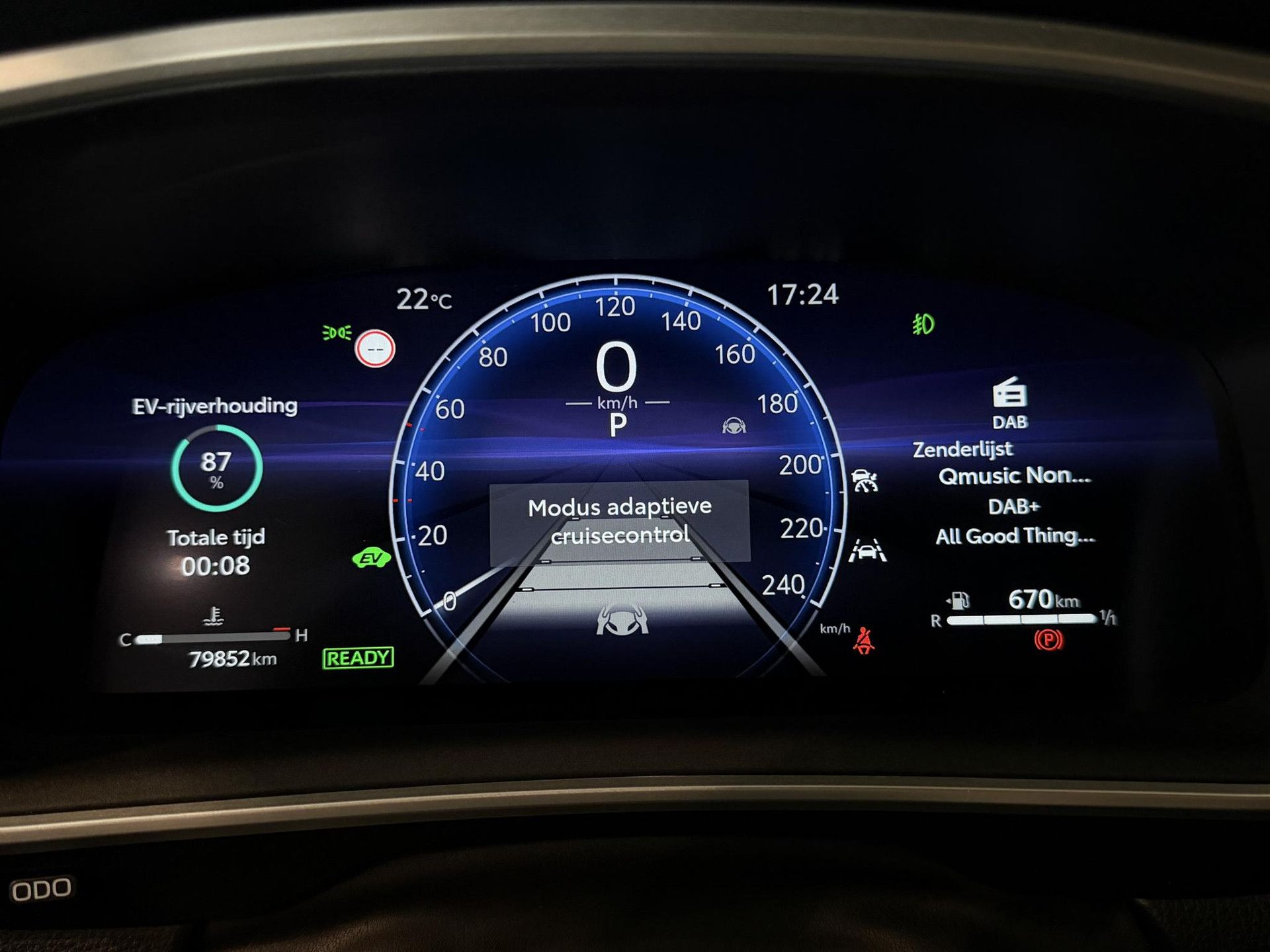 Toyota CorollaCross met kenteken S-742-KP – dashboard
