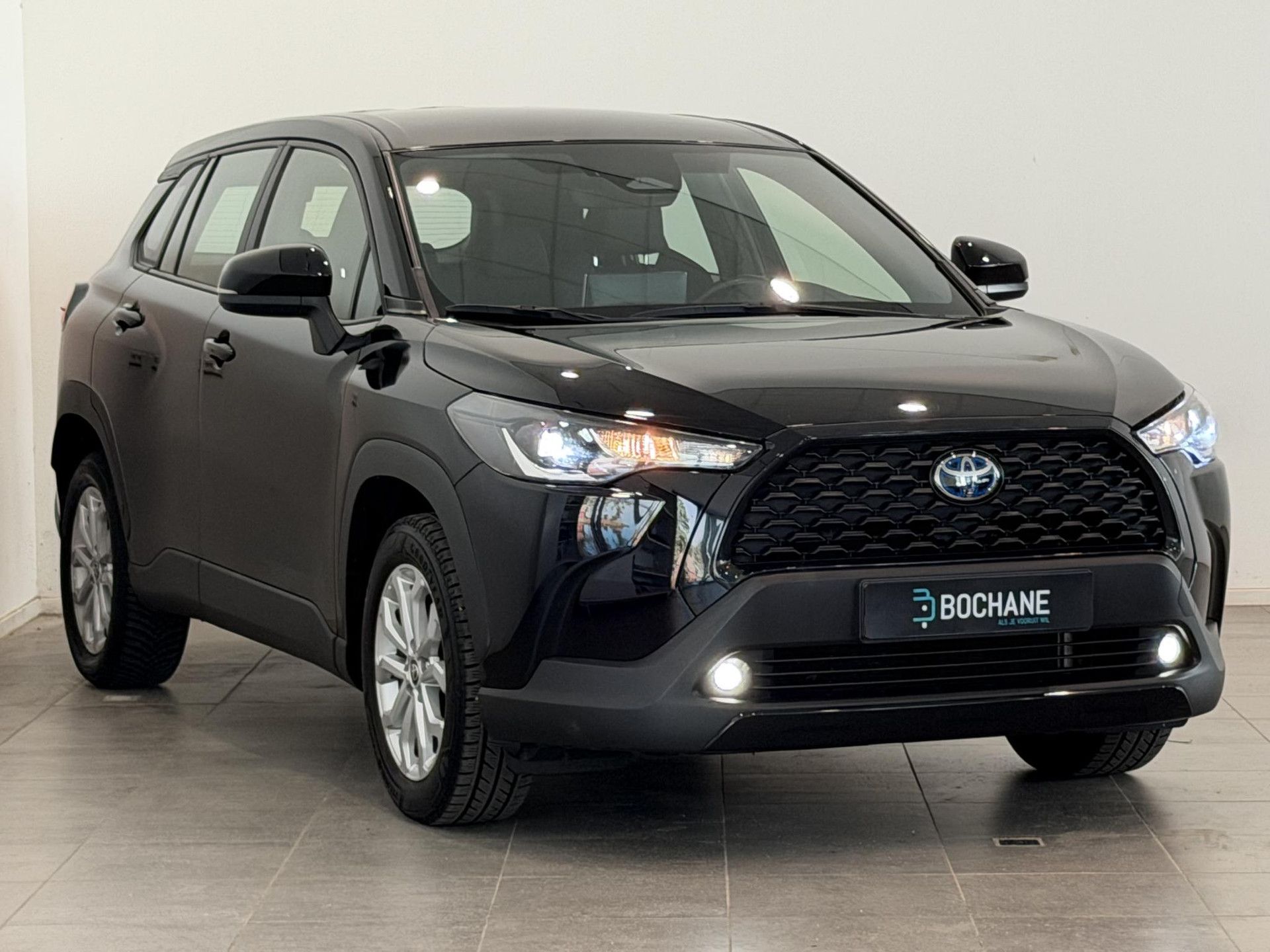 Toyota CorollaCross met kenteken S-742-KP – detailfoto