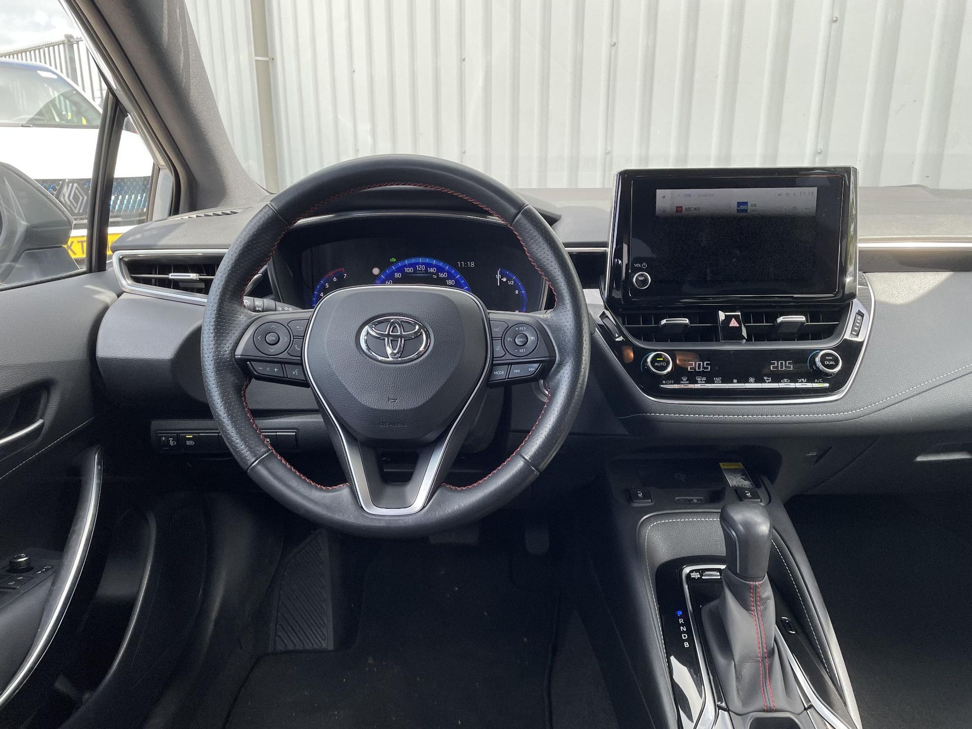 Toyota CorollaTouringSports met kenteken P-959-HX – interieur