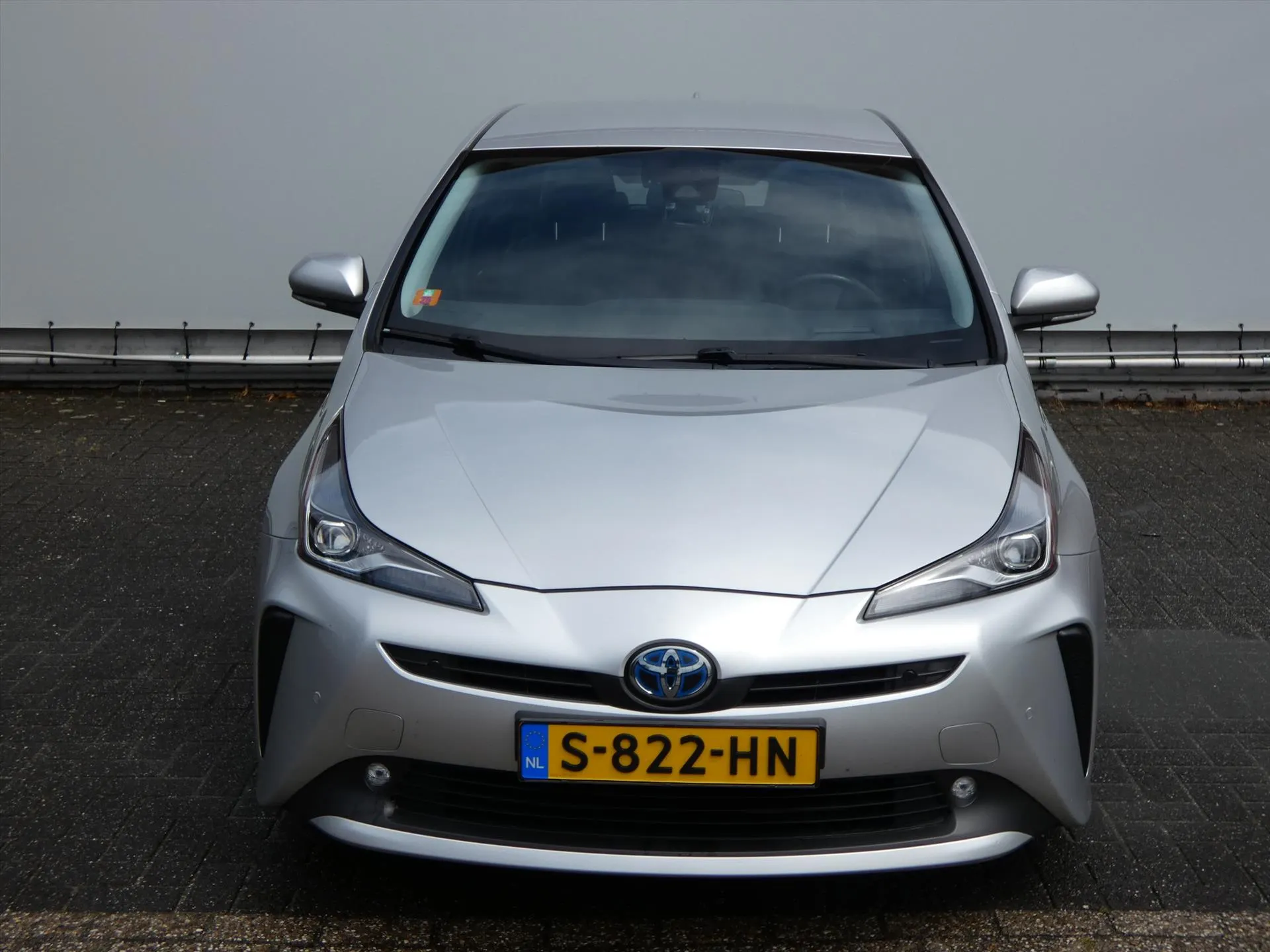 Toyota Prius met kenteken S-822-HN – achteraanzicht