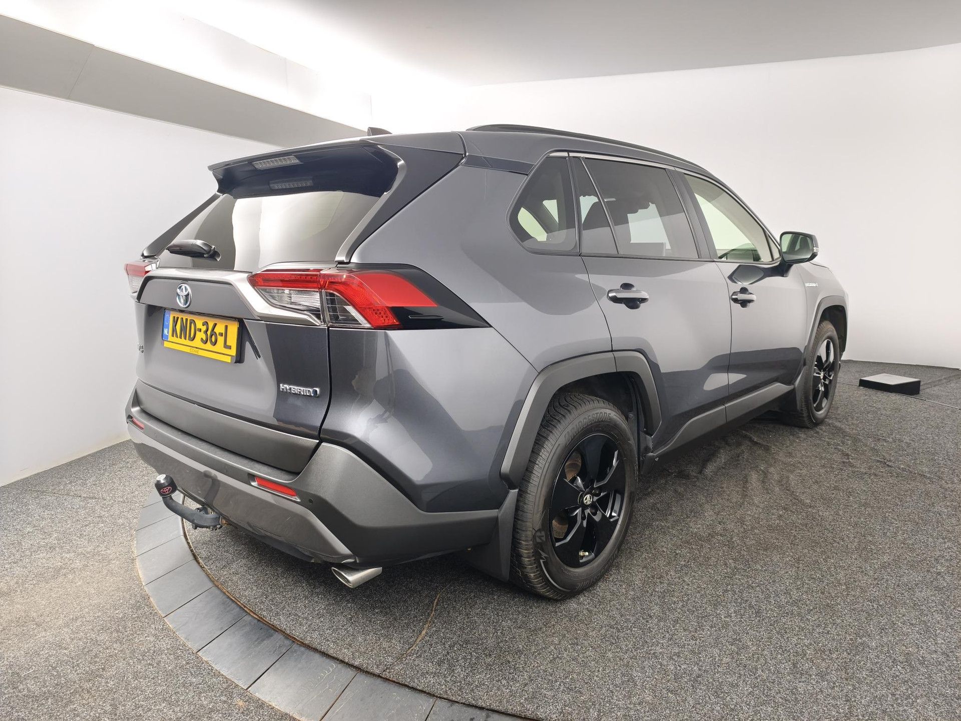 Toyota RAV4 met kenteken KND-36-L – achteraanzicht