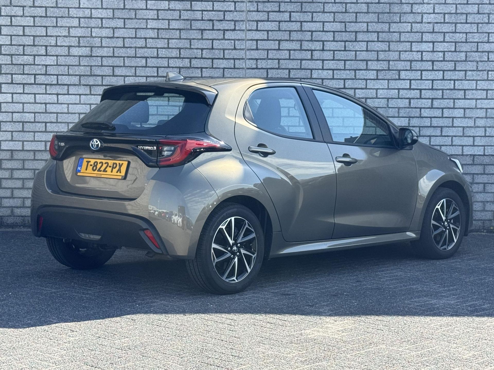Toyota Yaris met kenteken T-822-PX – achteraanzicht