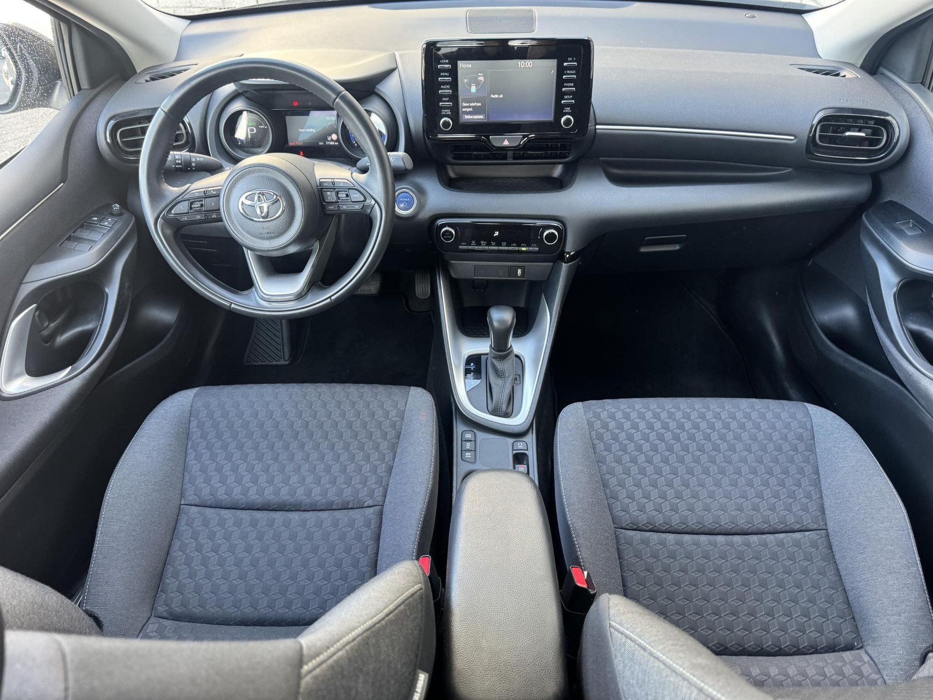 Toyota Yaris met kenteken T-822-PX – interieur
