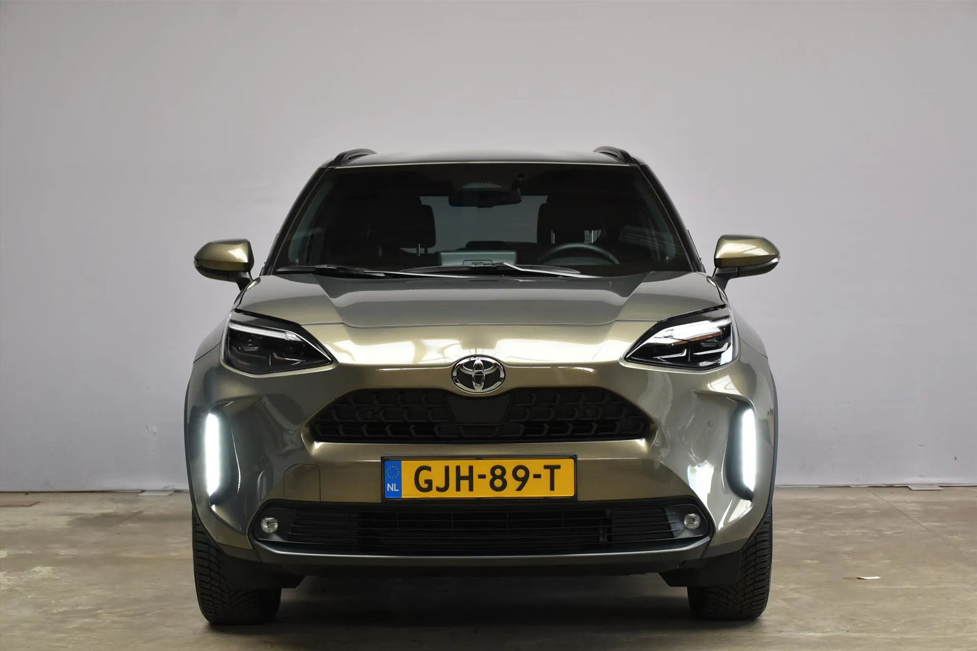 Toyota YarisCross met kenteken GJH-89-T – achteraanzicht