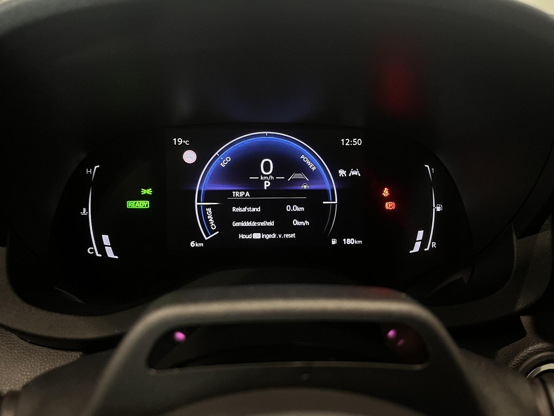 Toyota YarisCross met kenteken KGK-01-S – dashboard