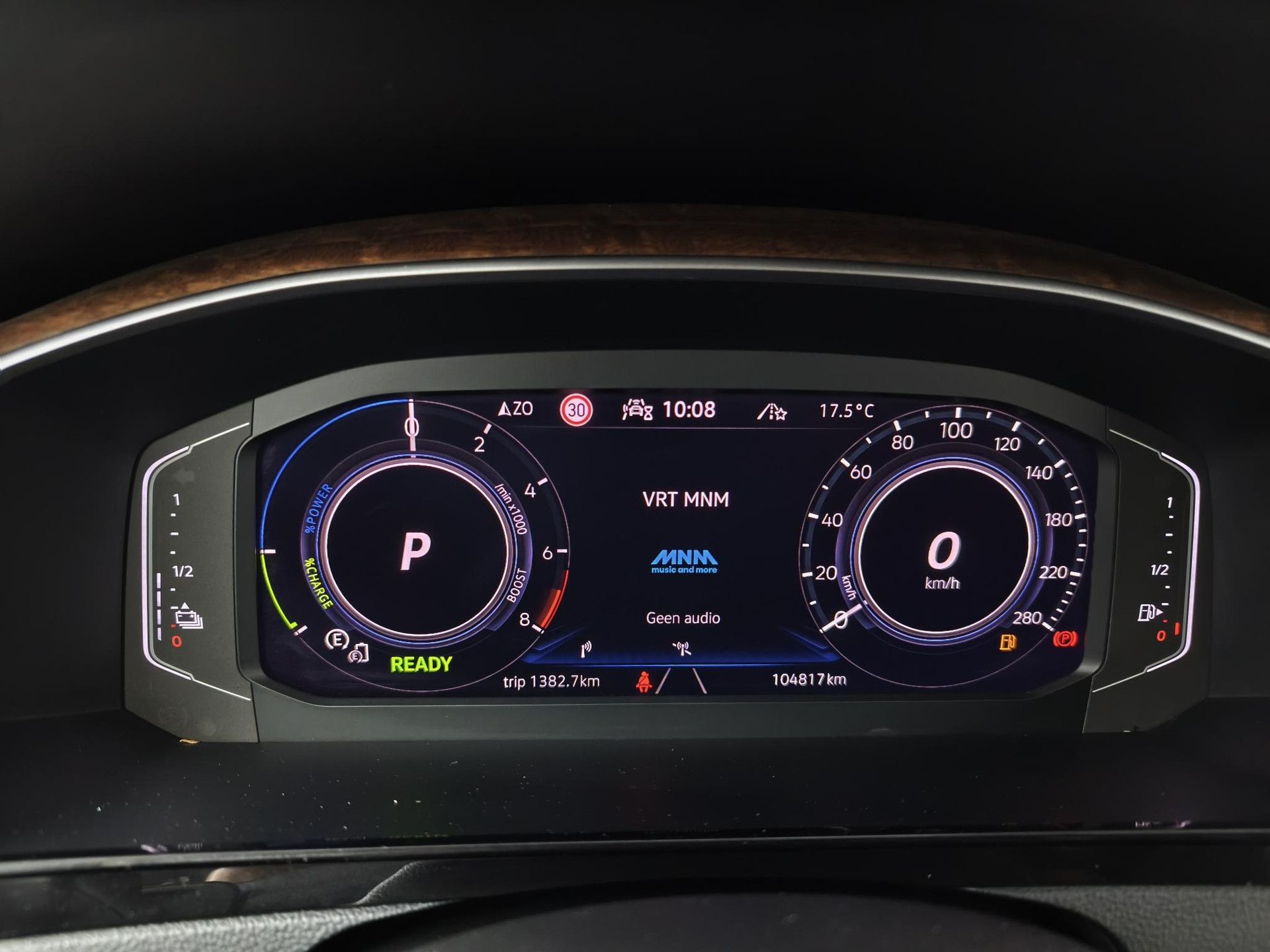 Volkswagen Arteon met kenteken JTP-93-N – dashboard