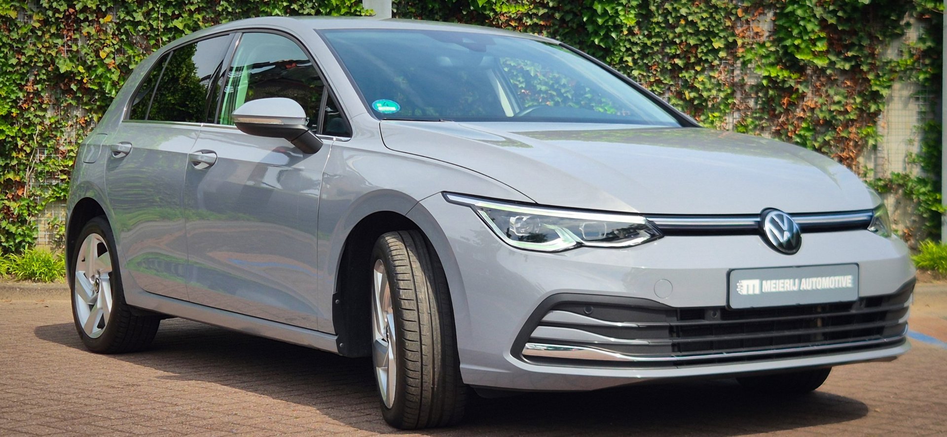 Volkswagen Golf met kenteken KNV-32-D – vooraanzicht