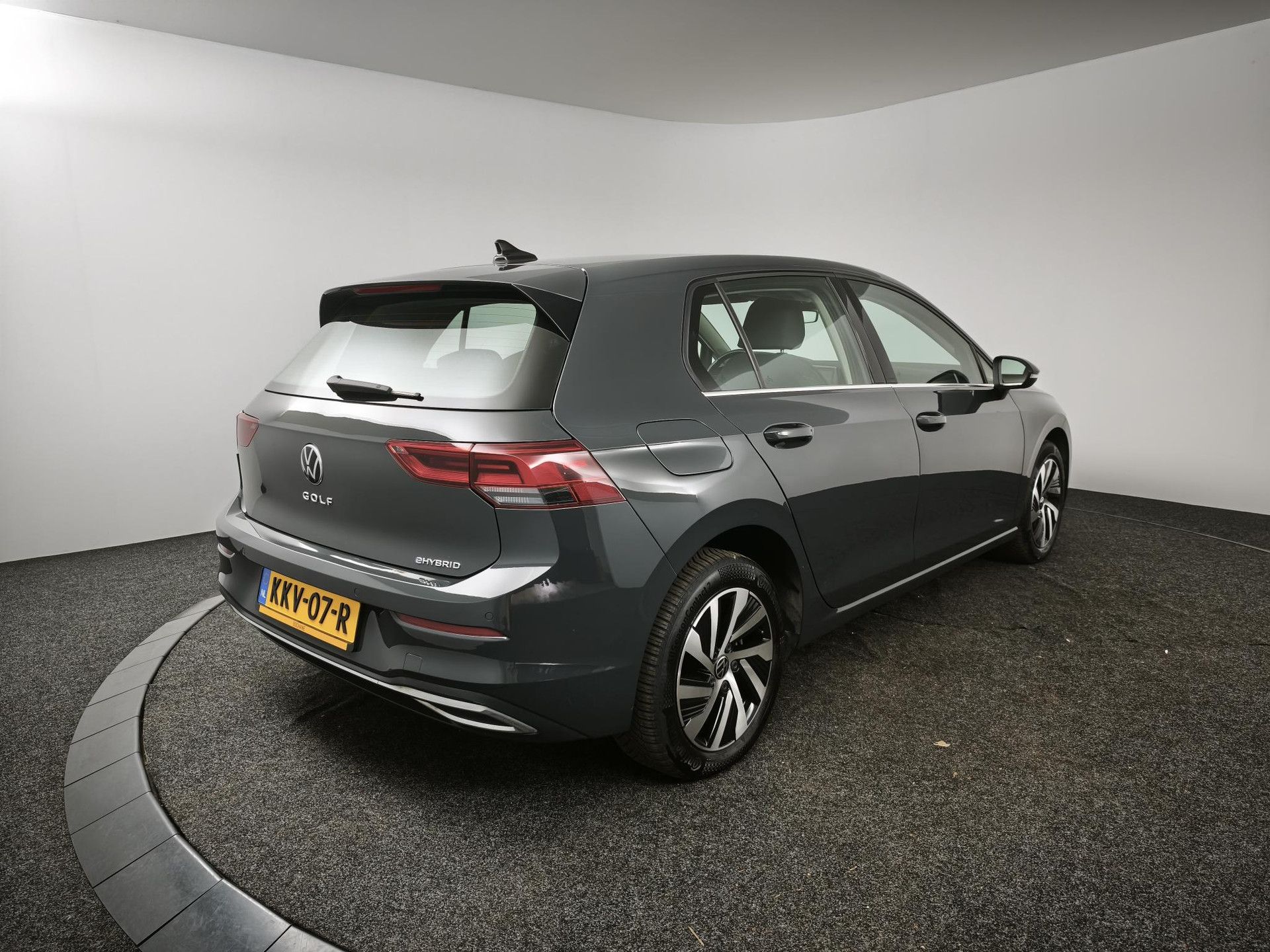 Volkswagen Golf met kenteken KKV-07-R – achteraanzicht