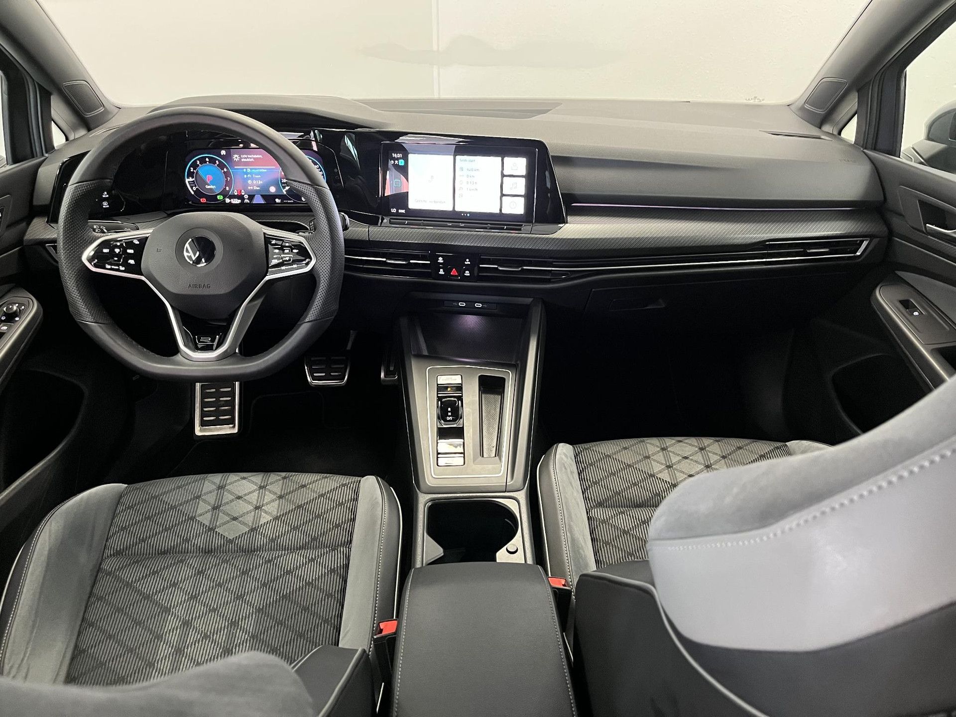 Volkswagen Golf met kenteken L-548-HL – interieur