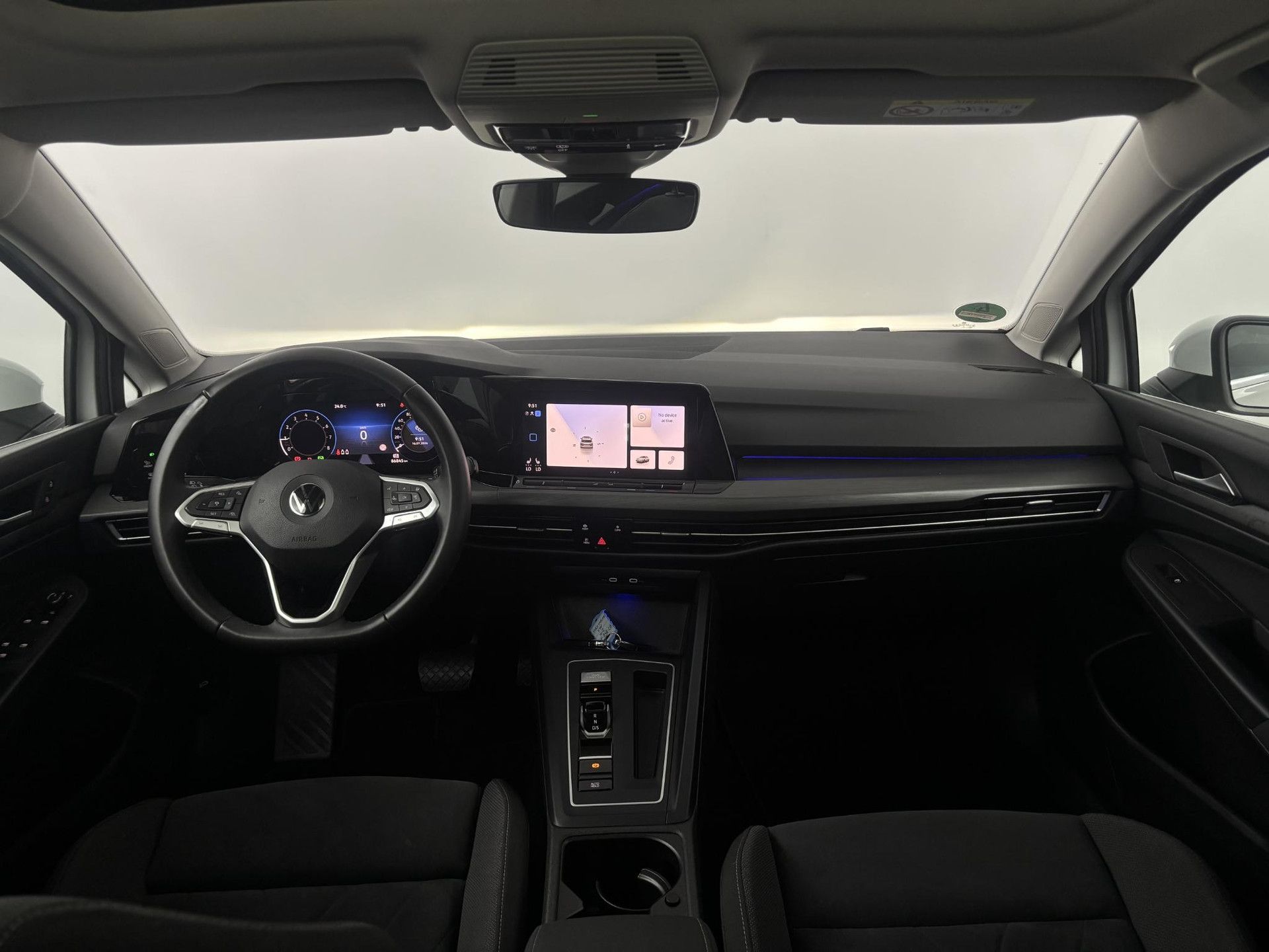 Volkswagen Golf met kenteken P-858-TB – interieur