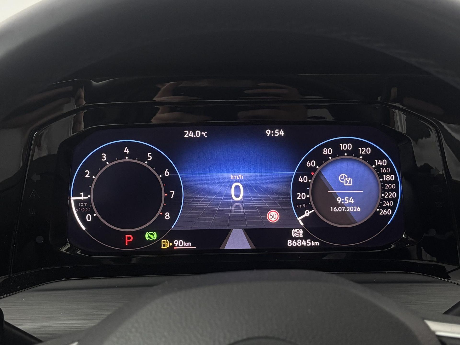 Volkswagen Golf met kenteken P-858-TB – dashboard