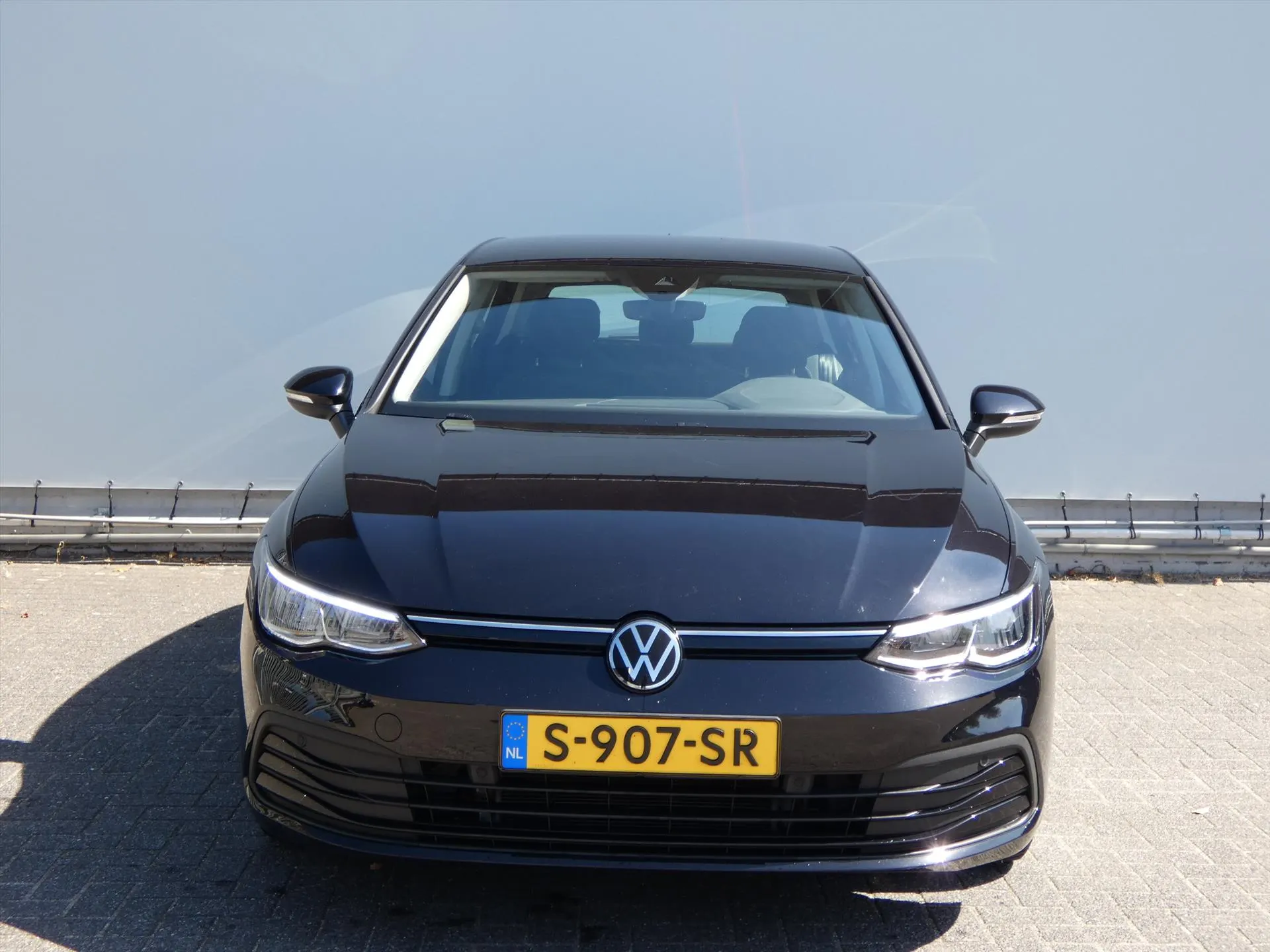 Volkswagen Golf met kenteken S-907-SR – achteraanzicht