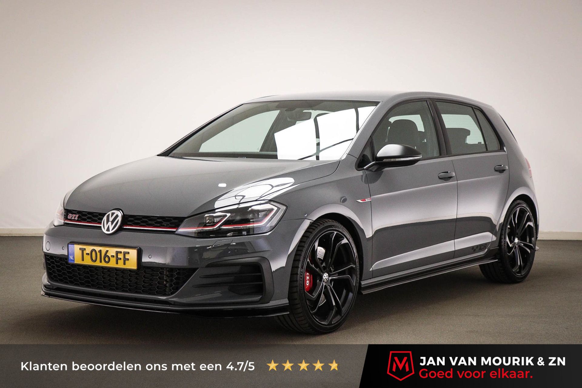 Volkswagen Golf met kenteken T-016-FF – vooraanzicht