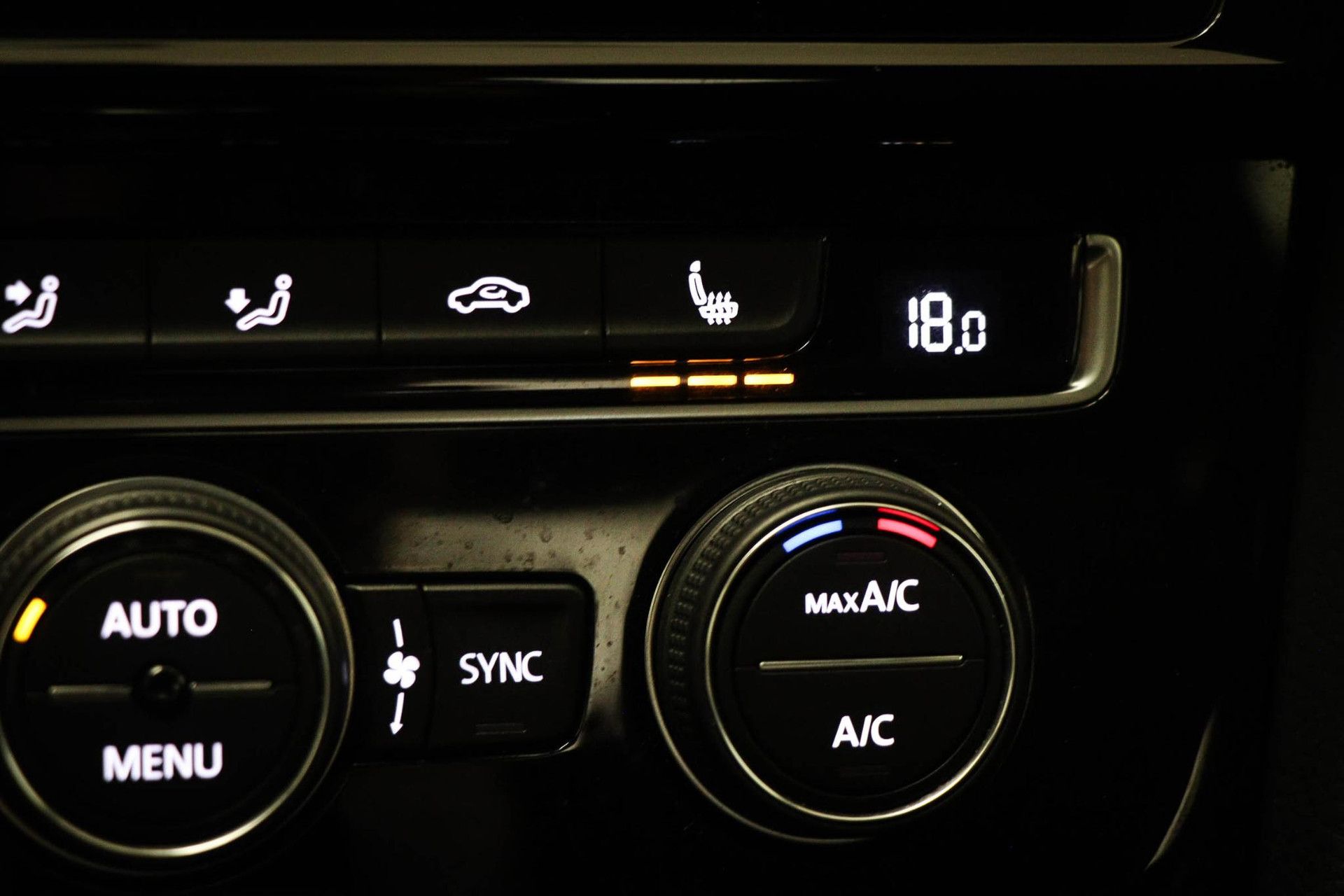Volkswagen Golf met kenteken T-016-FF – detailfoto