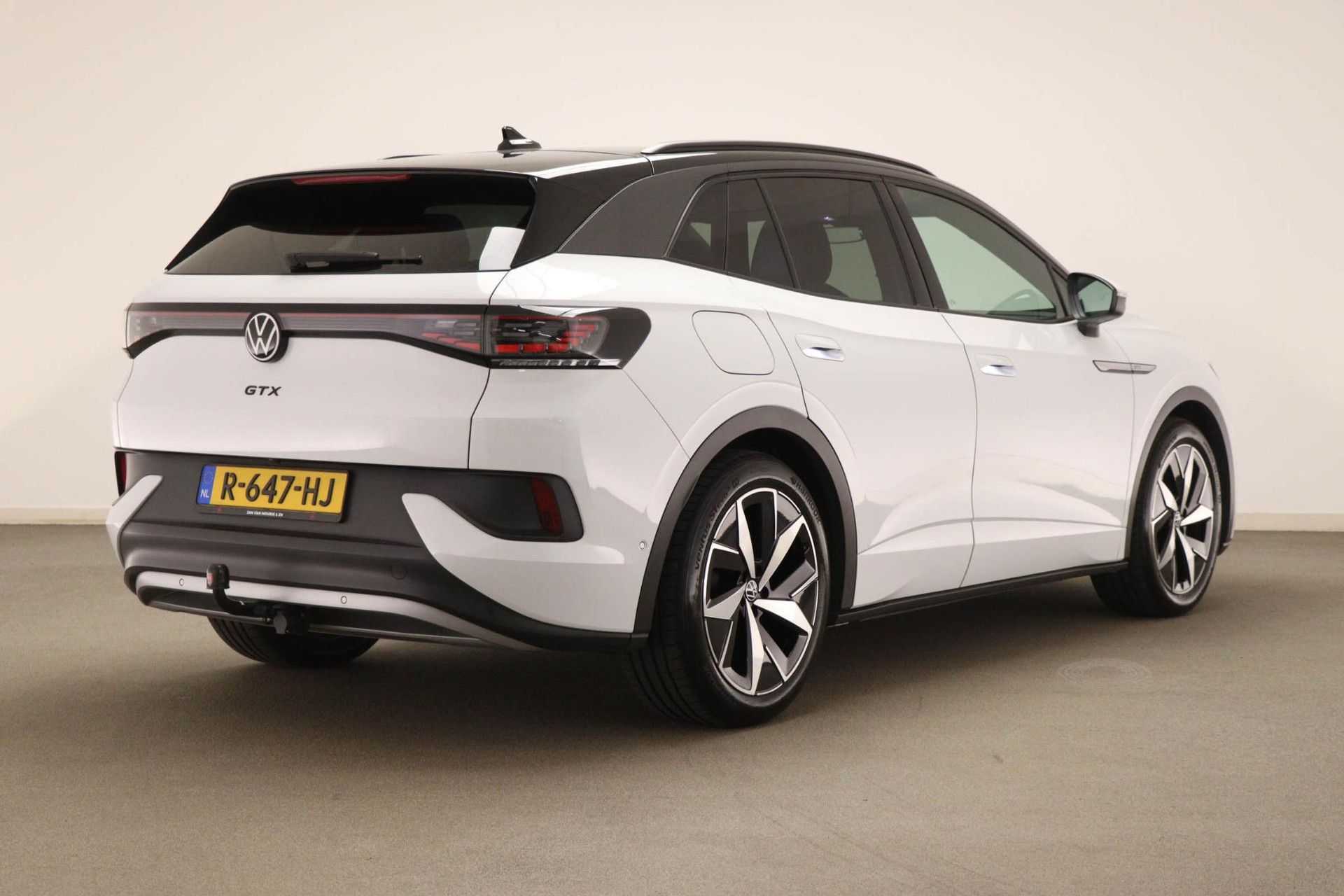 Volkswagen ID.4 met kenteken R-647-HJ – interieur