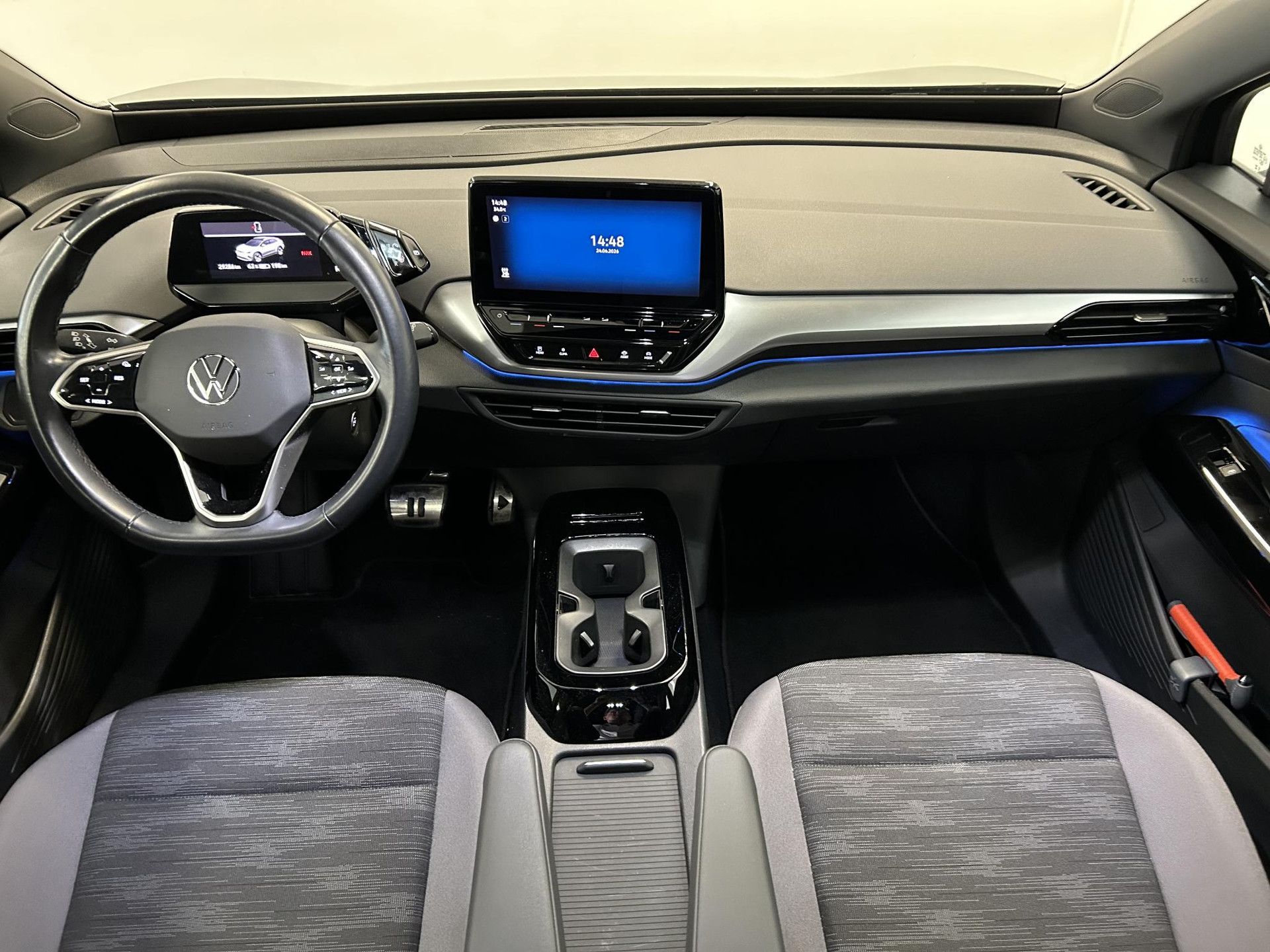 Volkswagen ID.4 met kenteken X-334-DP – interieur