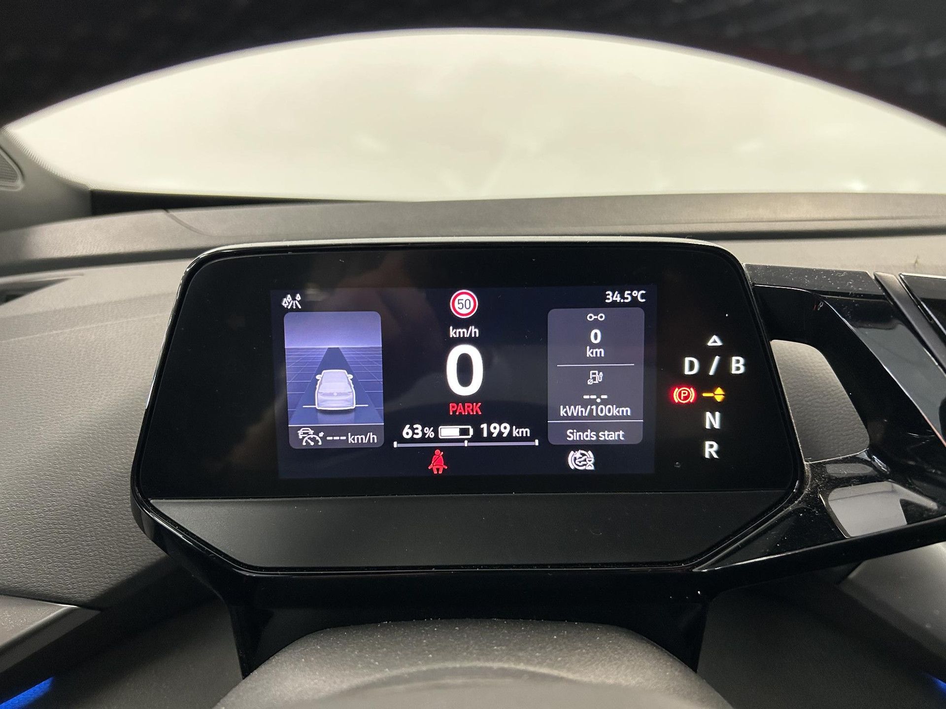 Volkswagen ID.4 met kenteken X-334-DP – dashboard
